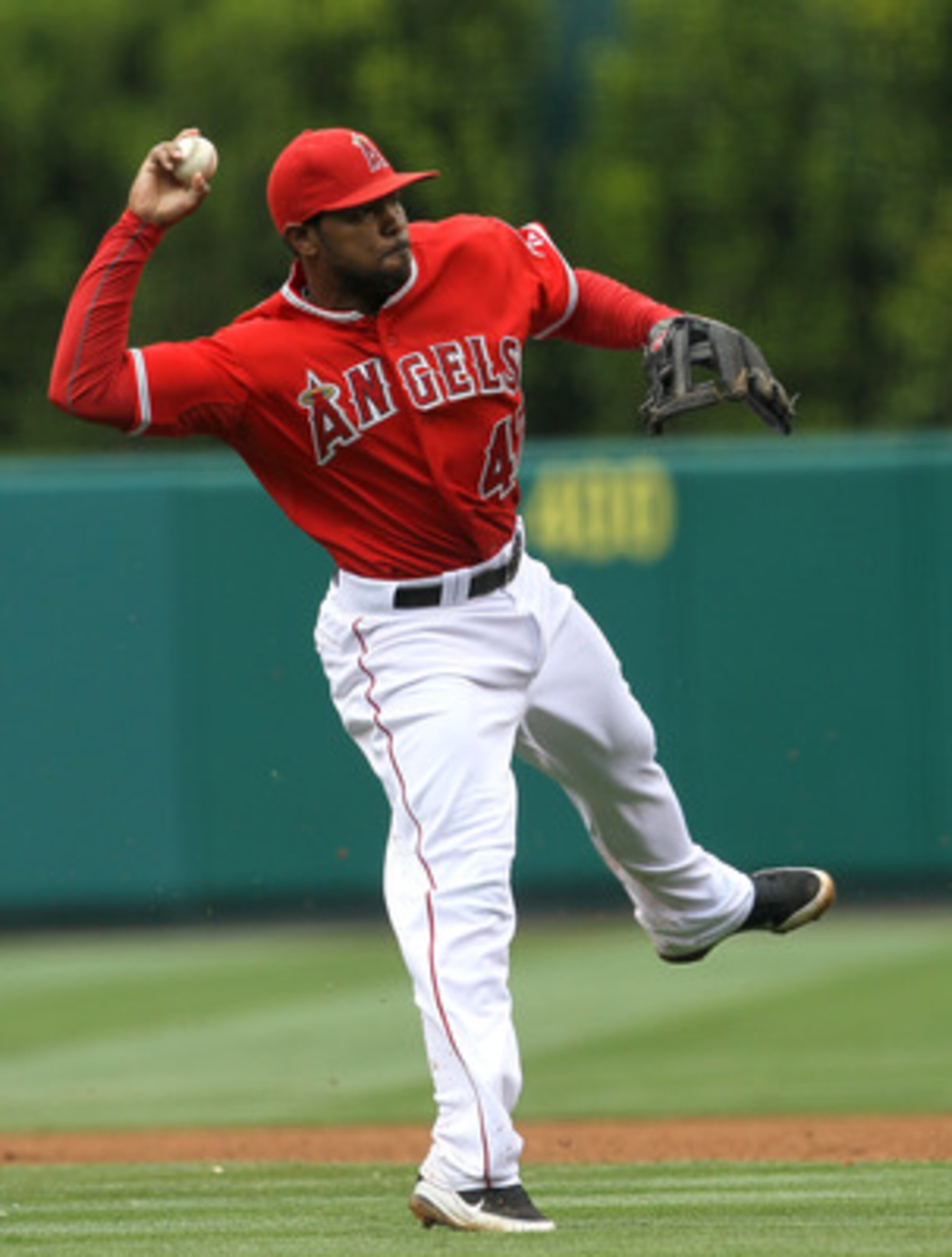 ANAHEIM, CA - APRIL 24:  Second baseman Howie Kendrick #47 of the Los Angeles Angels of Anaheim throws out runner in the game with the Boston Red Sox on April 24, 2011 at Angel Stadium in Anaheim, California.  The Red Sox won 7-0.  (Photo by Stephen Dunn/