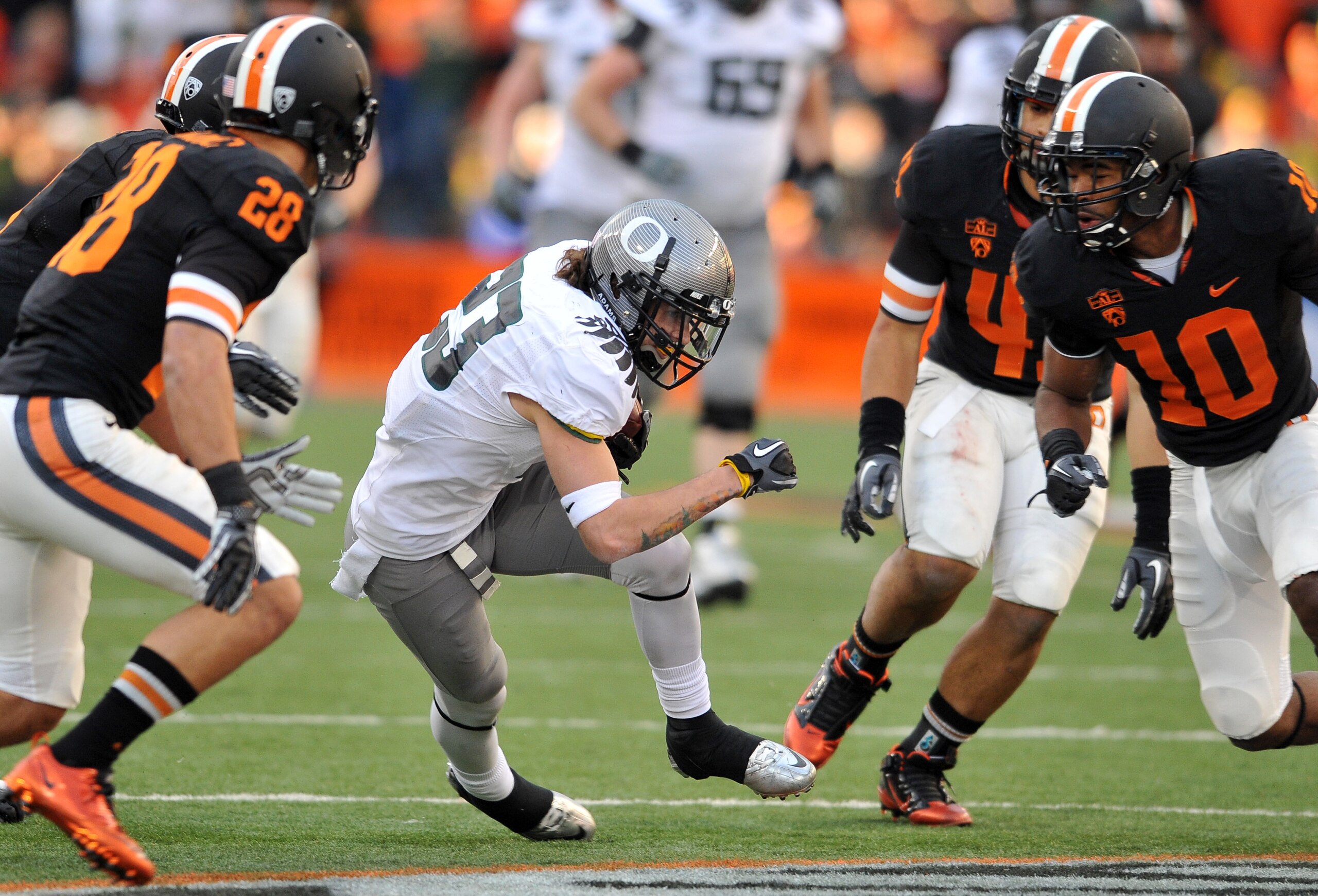 CORVALLIS, OR - DECEMBER 4: Wide receiver Jeff Maehl #23 of the Oregon Ducks runs with the ball after a pass reception as a host of Oregon State Beavers close in during the fourth quarter of the game at Reser Stadium on December 4, 2010 in Corvallis, Oreg CORVALLIS, OR - DECEMBER 4: Wide receiver Jeff Maehl #23 of the Oregon Ducks runs with the ball after a pass reception as a host of Oregon State Beavers close in during the fourth quarter of the game at Reser Stadium on December 4, 2010 in Corvallis, Oreg