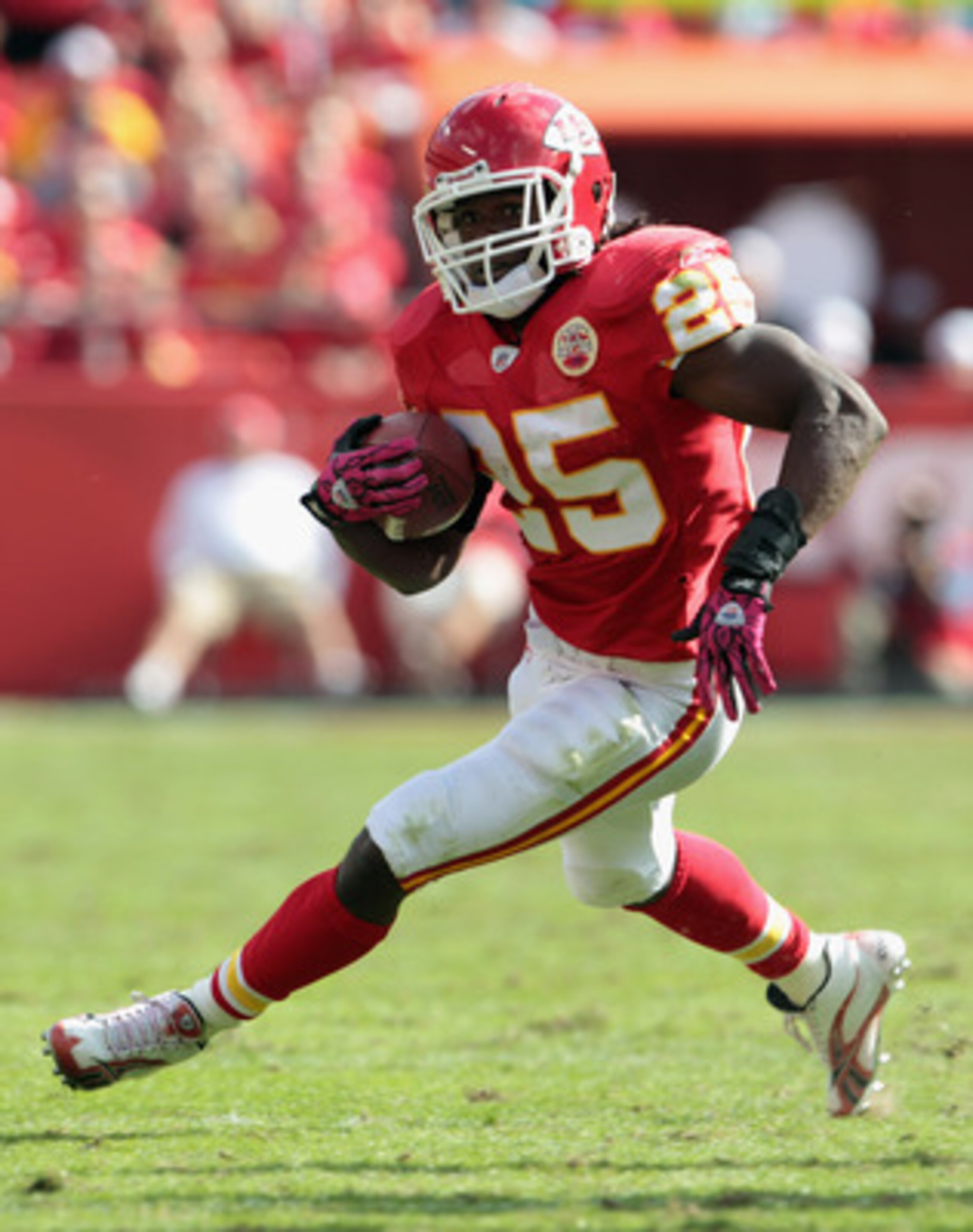 KANSAS CITY, MO - OCTOBER 24:  Jamaal Charles #25 of the Kansas City Chiefs in action during the game against the Jacksonville Jaguars on October 24, 2010 at Arrowhead Stadium in Kansas City, Missouri.  (Photo by Jamie Squire/Getty Images)