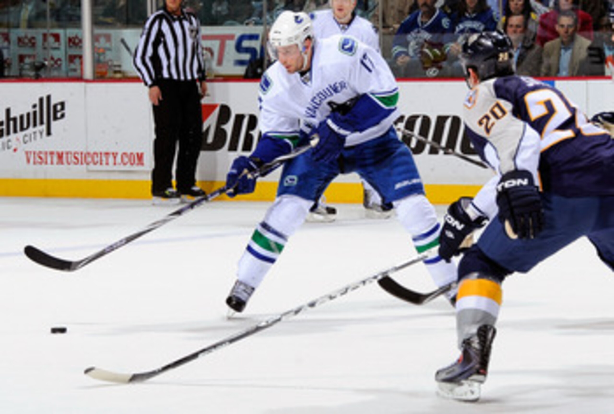 NASHVILLE, TN - MARCH 29:  Ryan Kesler #17 of the Vancouver Canucks carries the puck toward Ryan Suter #20 of the Nashville Predators on March 29, 2011 at the Bridgestone Arena in Nashville, Tennessee.  (Photo by Frederick Breedon/Getty Images)