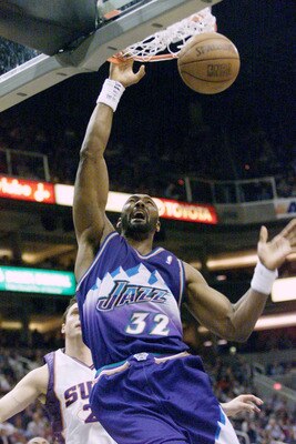 25 Feb 2001: #32 Karl Malone  of the Utah Jazz dunks the ball againt the Pheonix Suns at Amerca West Arena in Phoenix, Arizona. DIGITAL IMAGE. Mandatory Credit: Tom Hauck/ALLSPORT. NOTE TO USER: It is expressly understood that the only rights Allsport are