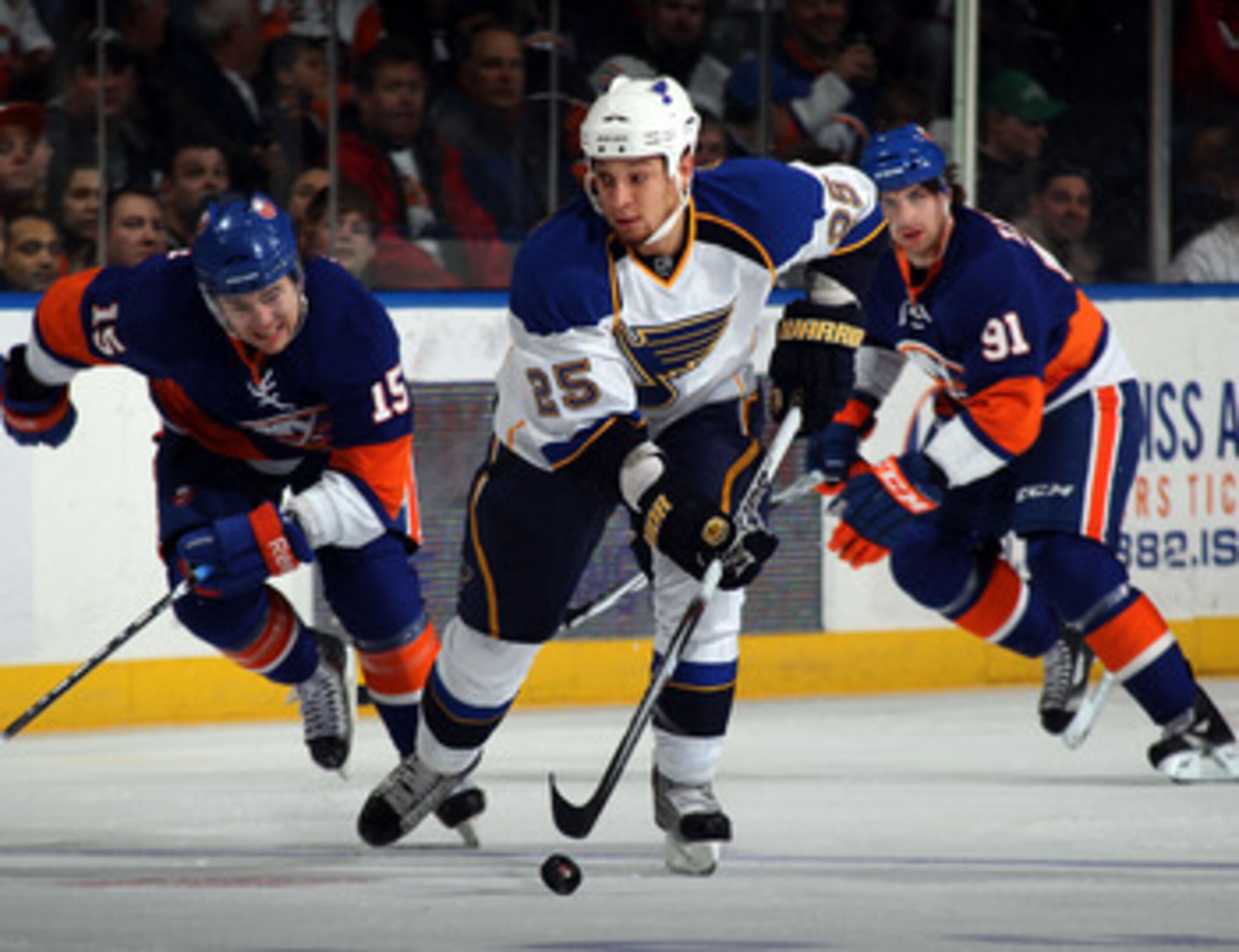 UNIONDALE, NY - MARCH 05:  Chris Stewart #25 of the St. Louis Blues skates against the New York Islanders at the Nassau Coliseum on March 5, 2011 in Uniondale, New York.  (Photo by Bruce Bennett/Getty Images)