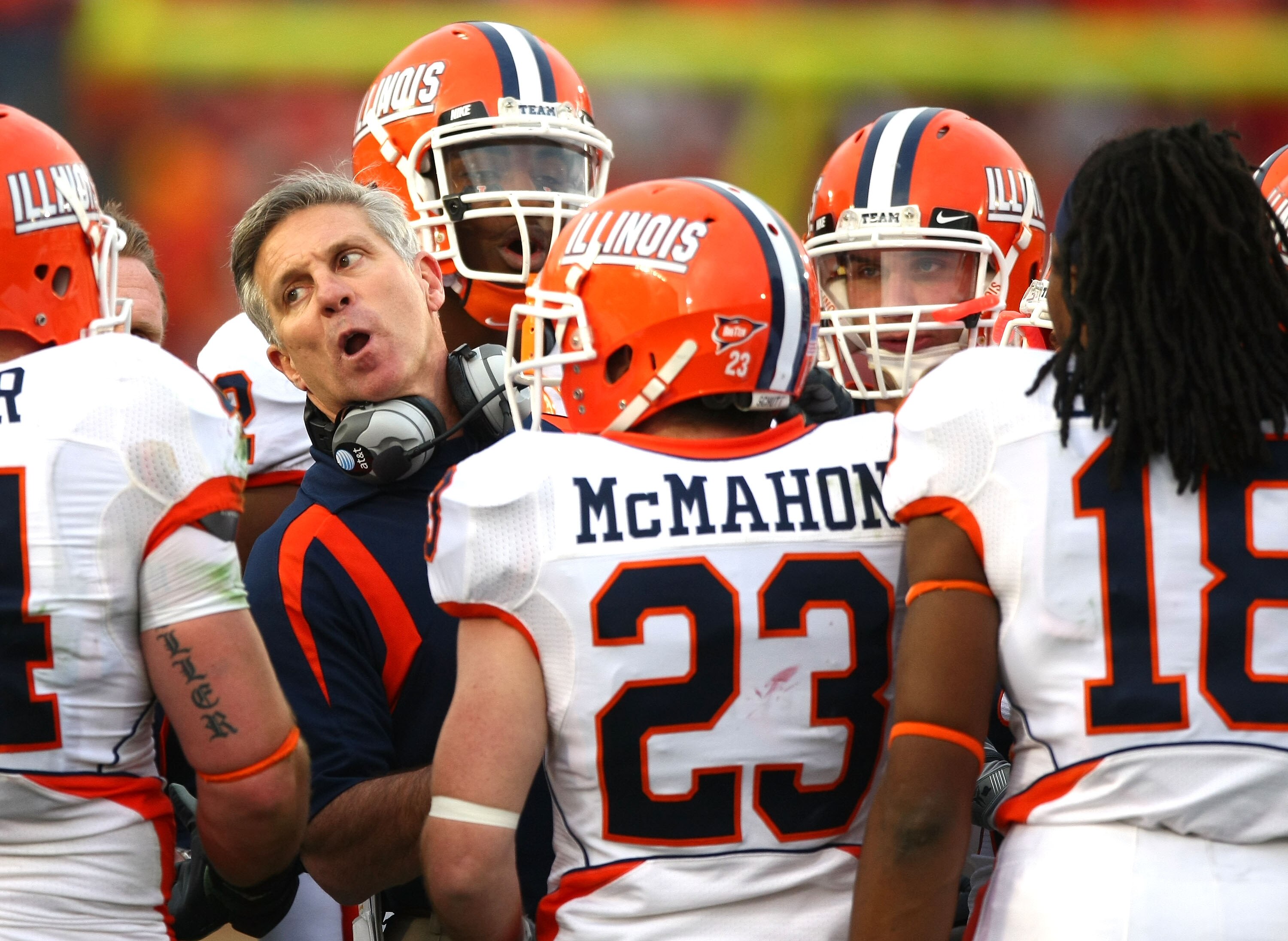 PASADENA, CA - JANUARY 01:  Head coach Ron Zook of the Illinois Fighting Illini talks to his team during the 'Rose Bowl presented by Citi' against the USC Trojans at the Rose Bowl on January 1, 2008 in Pasadena, California.  (Photo by Donald Miralle/Getty