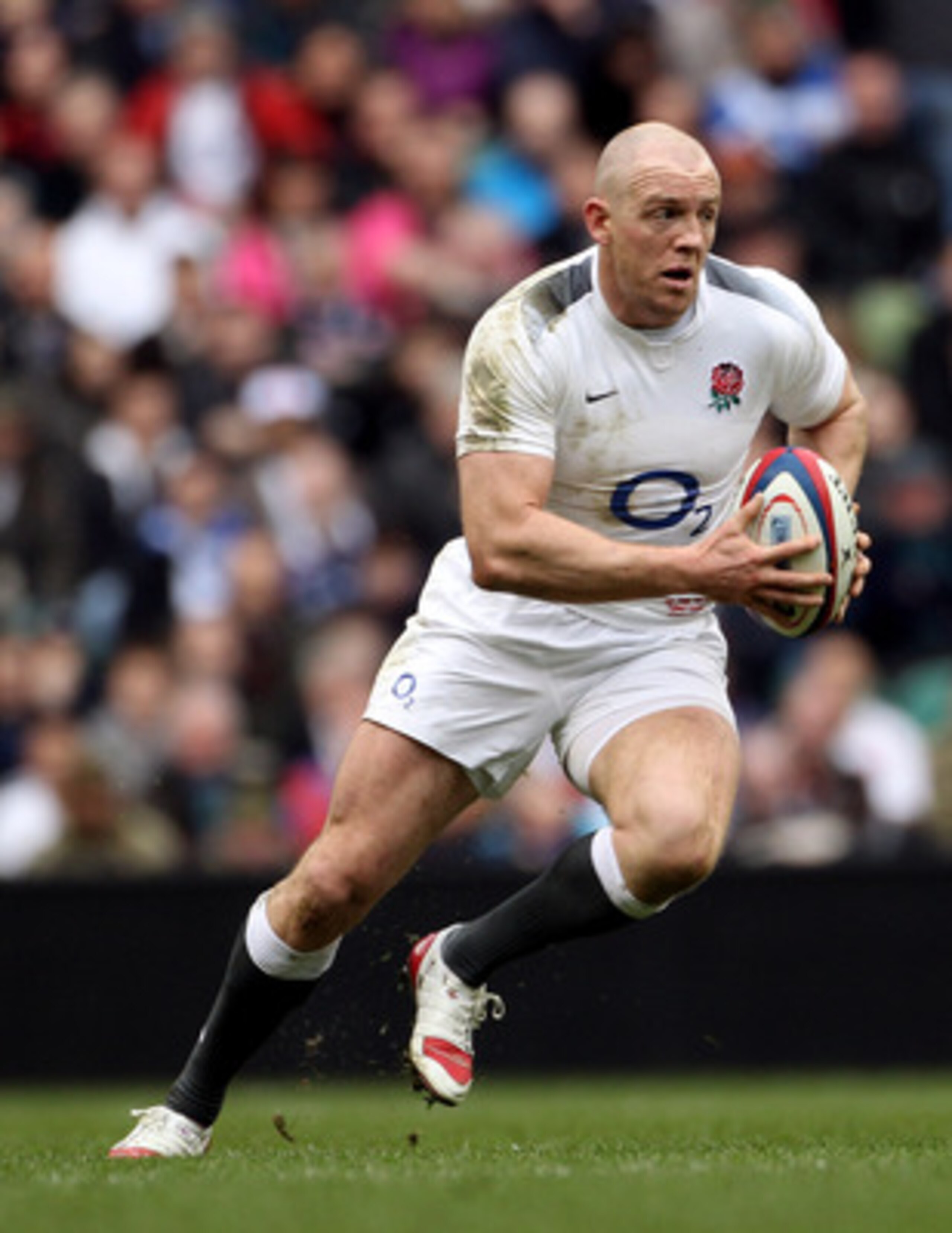 LONDON, ENGLAND - MARCH 13:  Mike Tindall of England in action during the RBS 6 Nations Championship match between England and Scotland at Twickenham Stadium on March 13, 2011 in London, England.  (Photo by David Rogers/Getty Images)