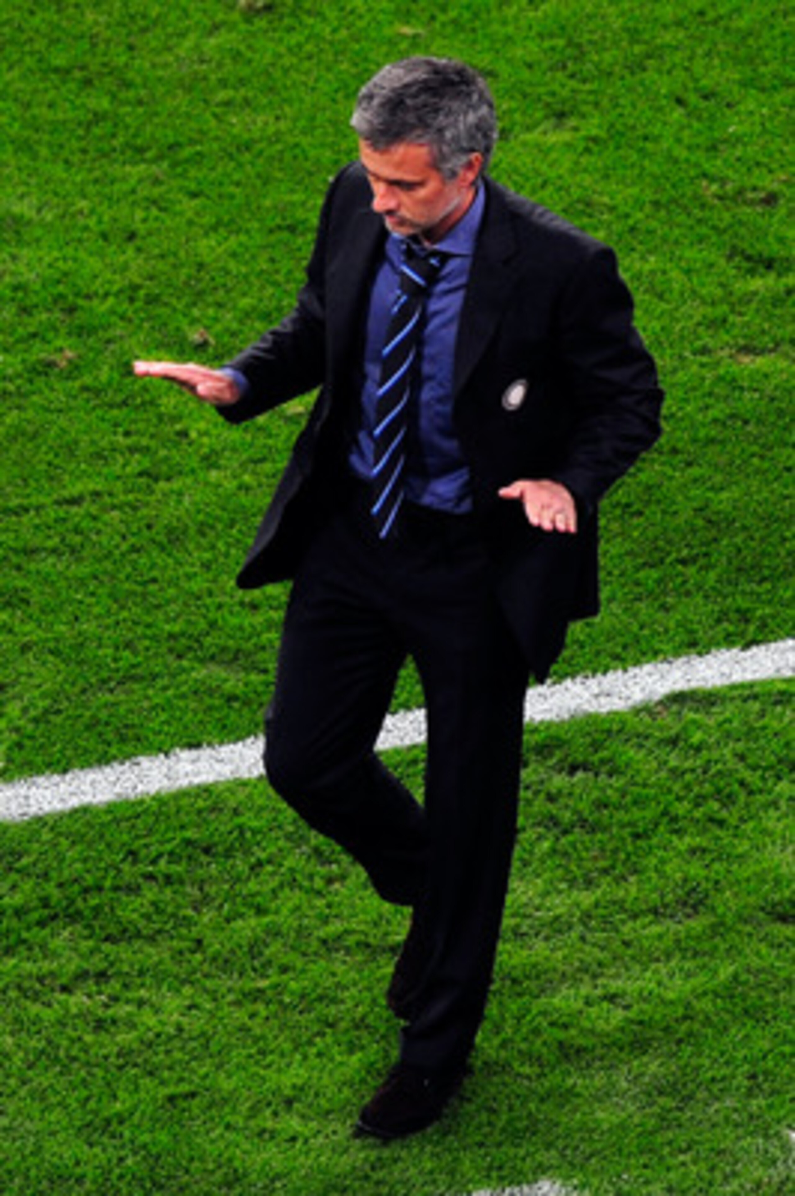 MADRID, SPAIN - MAY 22:  Head coach Jose Mourinho of Inter Milan reacts after Diego Milito scored his team's second goal during the UEFA Champions League Final match between FC Bayern Muenchen and Inter Milan at the Estadio Santiago Bernabeu on May 22, 20