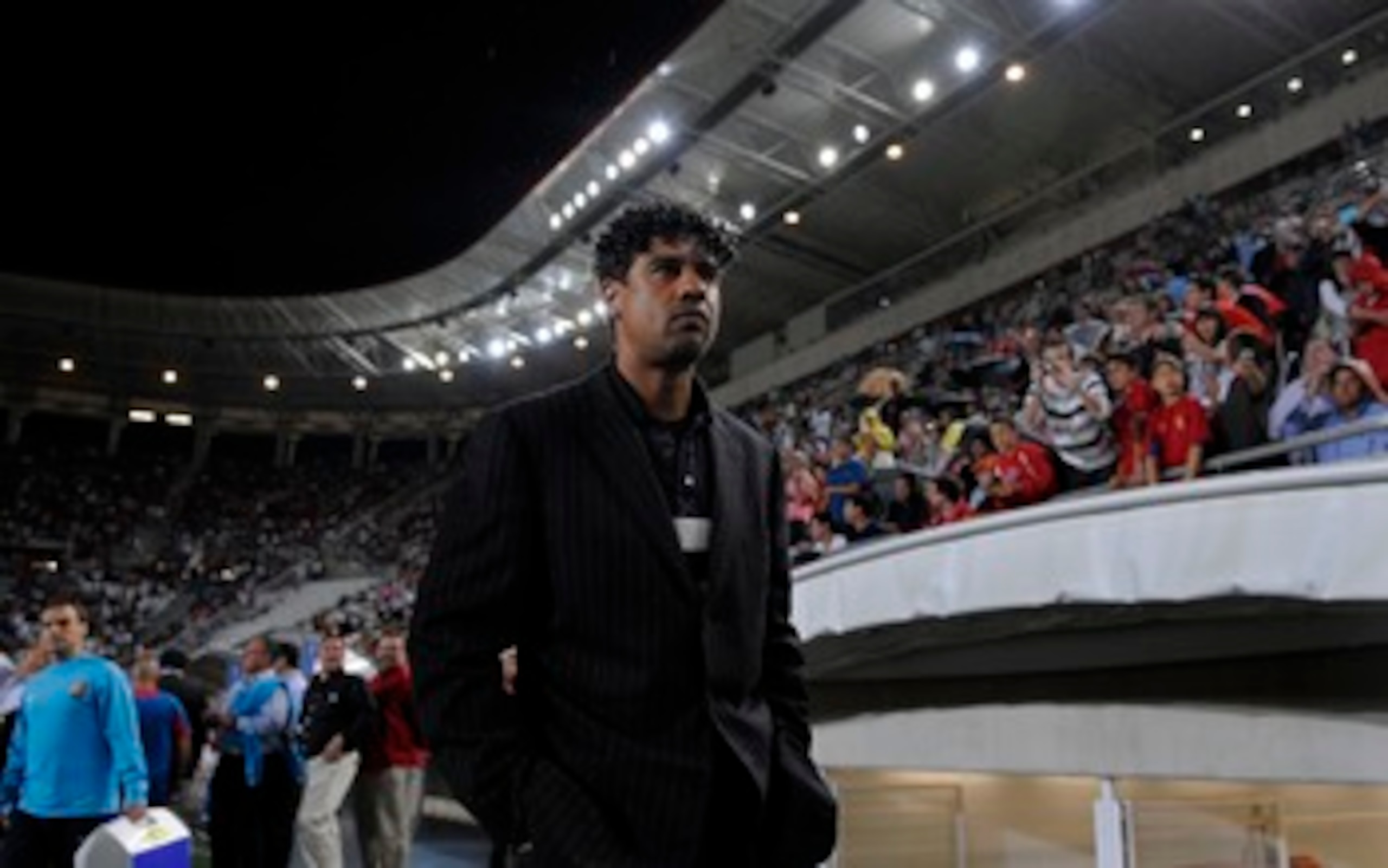 MURCIA, SPAIN - MAY 17: Barcelona's Dutch manager Frank Rijkaard enters the Nueva Condomina stadium before the La Liga match between Murcia and Barcelona on May 17, 2008 in Murcia, Spain.  (Photo by Denis Doyle/Getty Images)