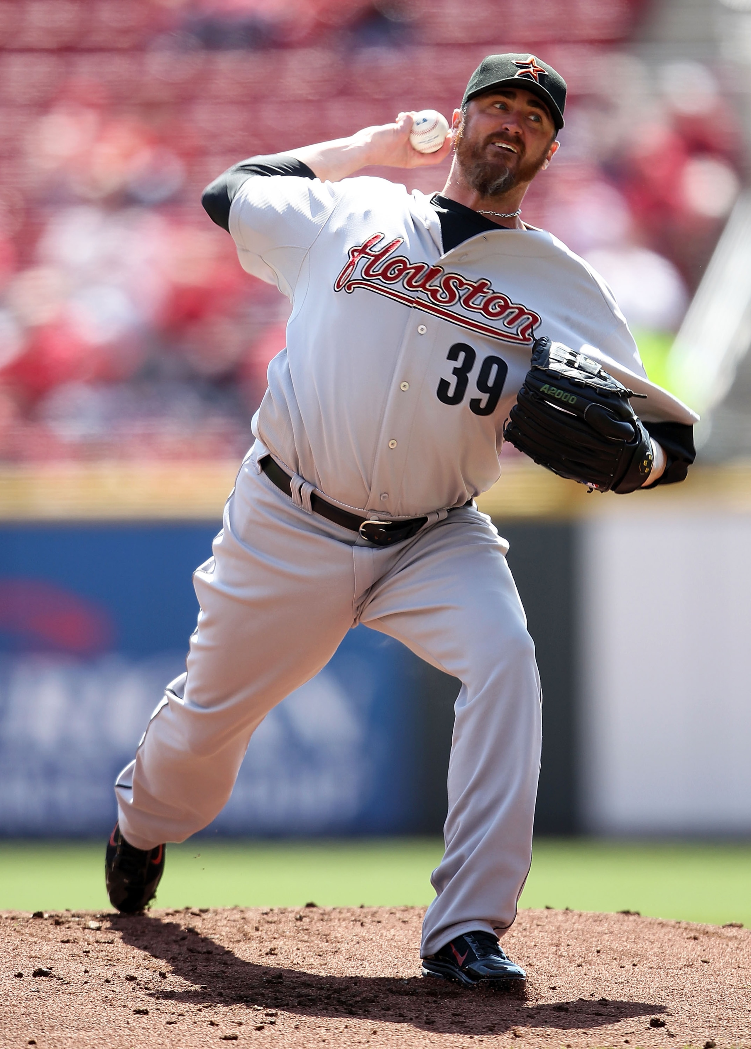 CINCINNATI, OH - APRIL 07:  Brett Myers #39 of the Houston Astros throws a pitch during the game against the Cincinnati Reds at Great American Ball Park on April 7, 2011 in Cincinnati, Ohio.  (Photo by Andy Lyons/Getty Images)