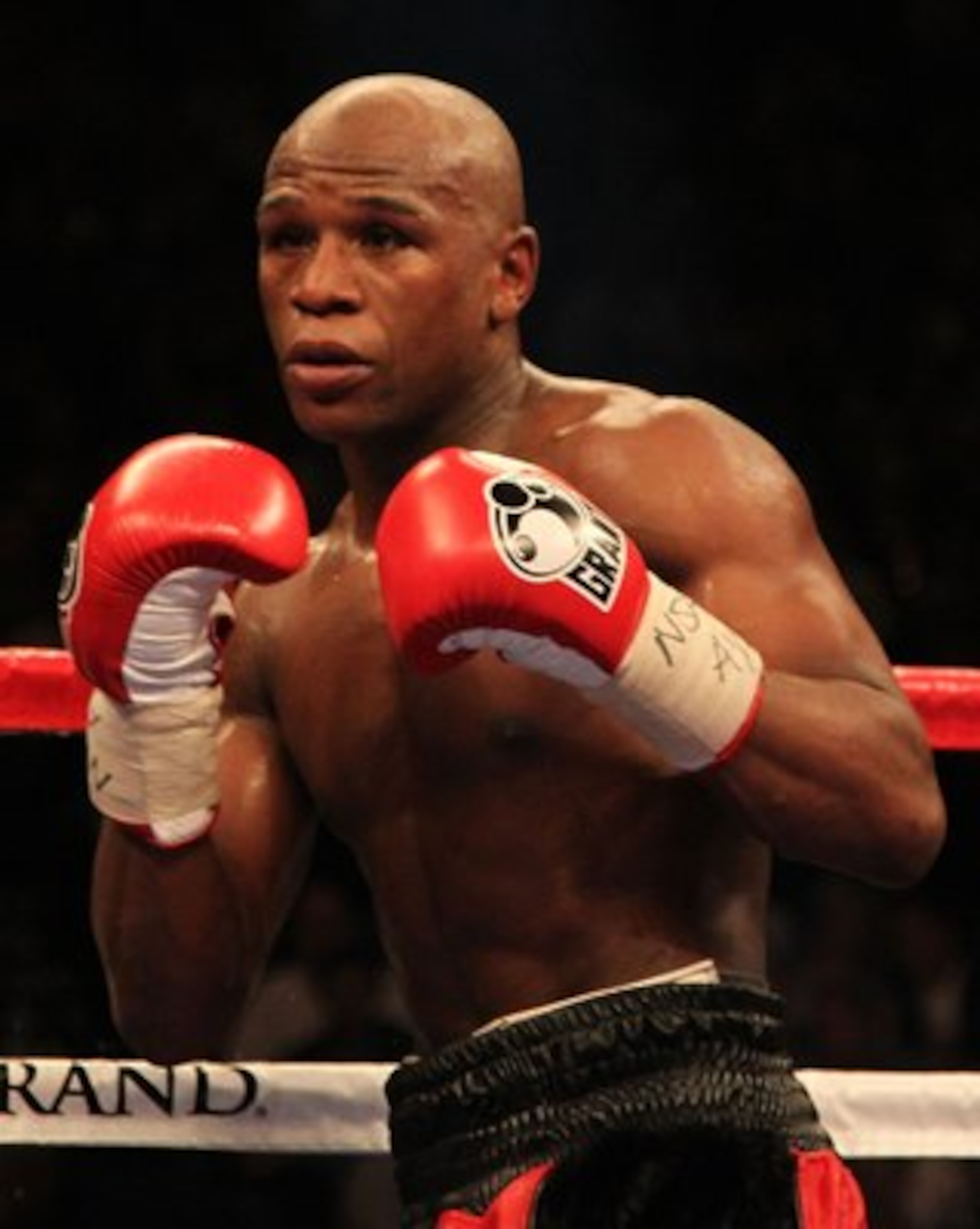 LAS VEGAS - MAY 01: Floyd Mayweather Jr. in action against Shane Mosley during their welterweight fight at the MGM Grand Garden Arena on May 1, 2010 in Las Vegas, Nevada. Mayweather Jr. defeated Mosley by unanimous decison. (Photo by Jed Jacobsohn/Getty LAS VEGAS - MAY 01: Floyd Mayweather Jr. in action against Shane Mosley during their welterweight fight at the MGM Grand Garden Arena on May 1, 2010 in Las Vegas, Nevada. Mayweather Jr. defeated Mosley by unanimous decison. (Photo by Jed Jacobsohn/Getty