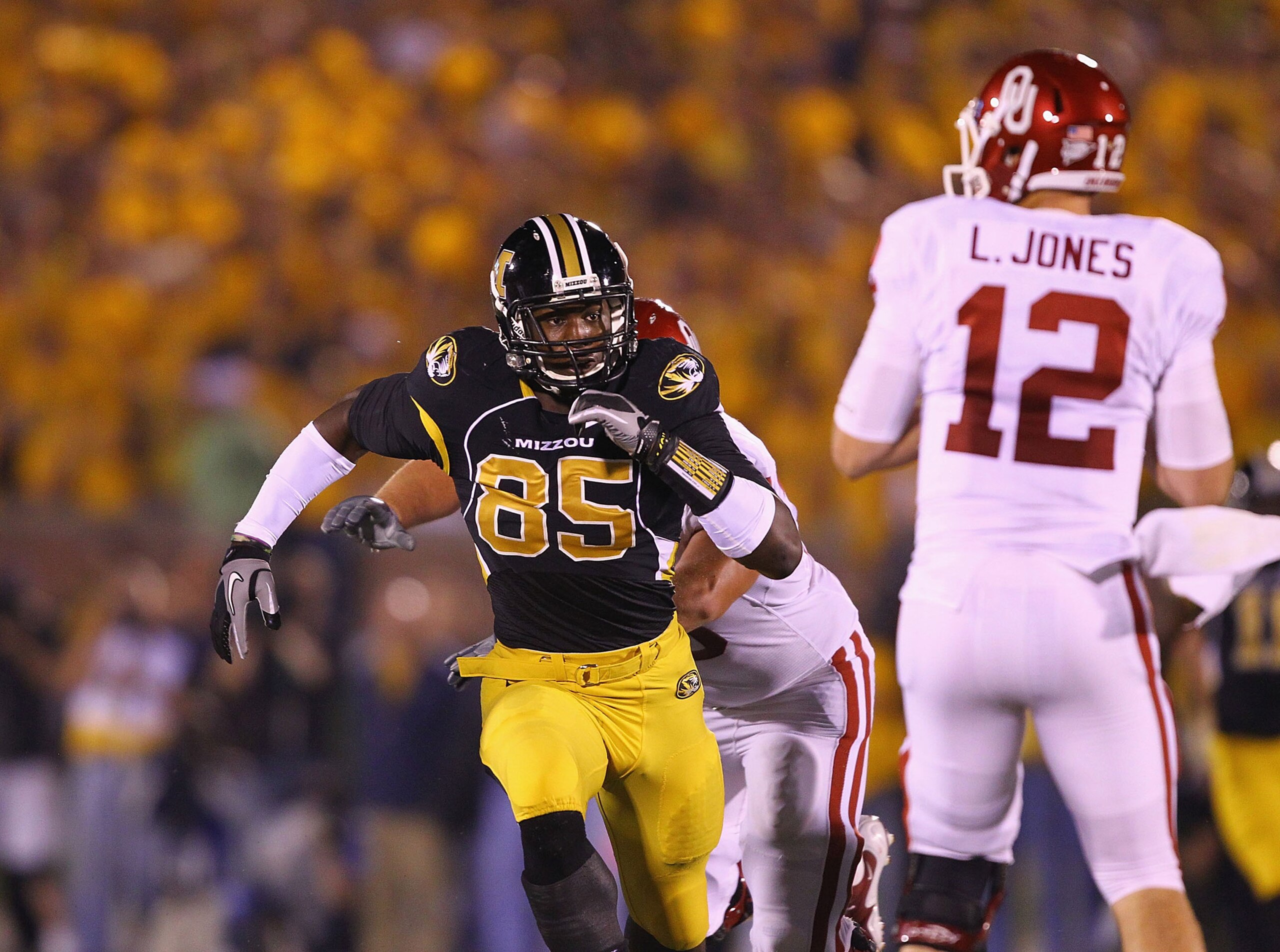 COLUMBIA, MO - OCTOBER 23: Aldon Smith #85 of the Missouri Tigers in action against the Oklahoma Sooners at Faurot Field/Memorial Stadium on October 23, 2010 in Columbia, Missouri.  The Tigers beat the Sooners 36-27.  (Photo by Dilip Vishwanat/Getty Image