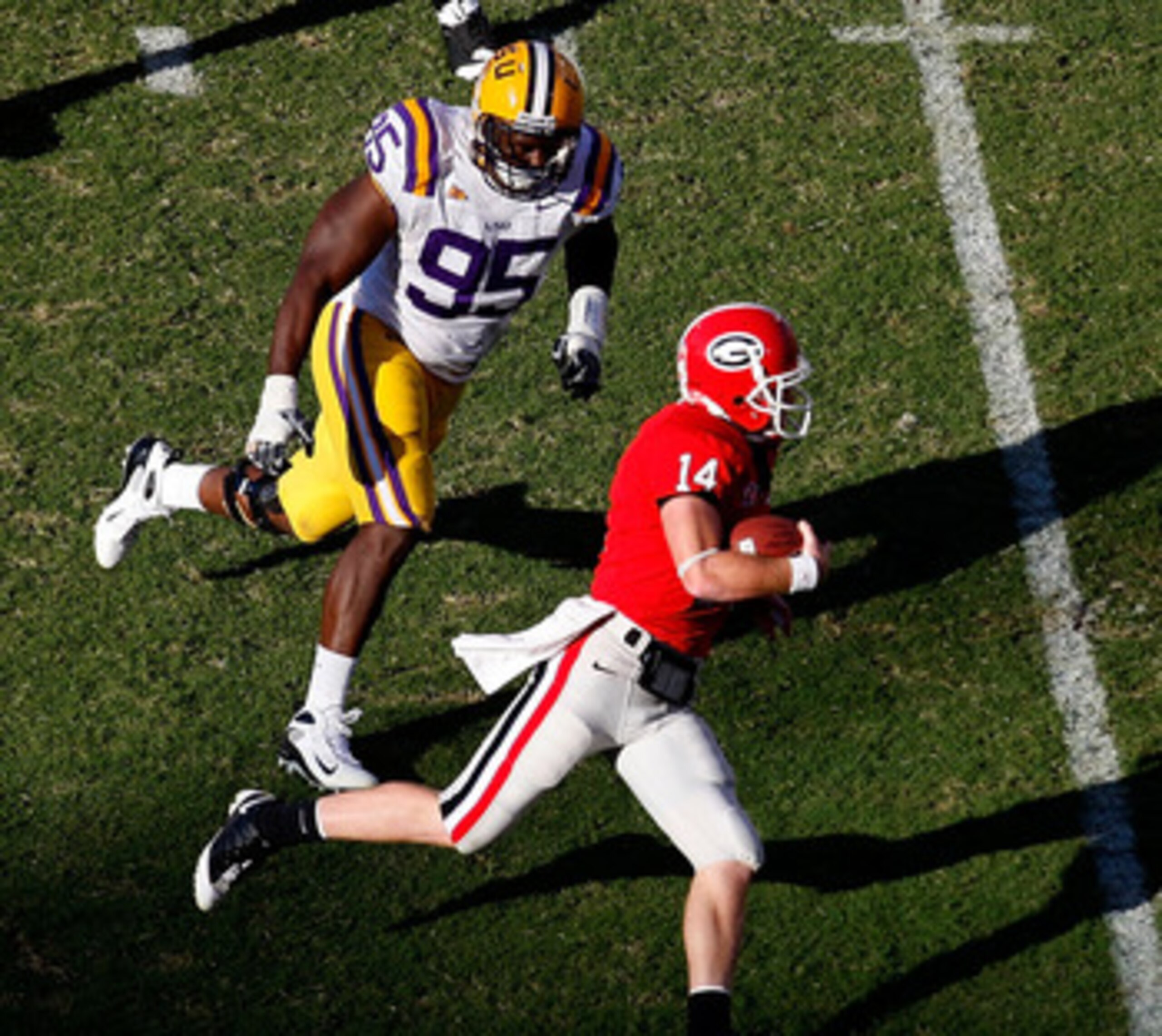 ATHENS, GA - OCTOBER 03:  Lazarius Levingston #95 of the Louisiana State University Tigers gives chase to quarterback Joe Cox #14 of the Georgia Bulldogs at Sanford Stadium on October 3, 2009 in Athens, Georgia. (Photo by Kevin C. Cox/Getty Images)