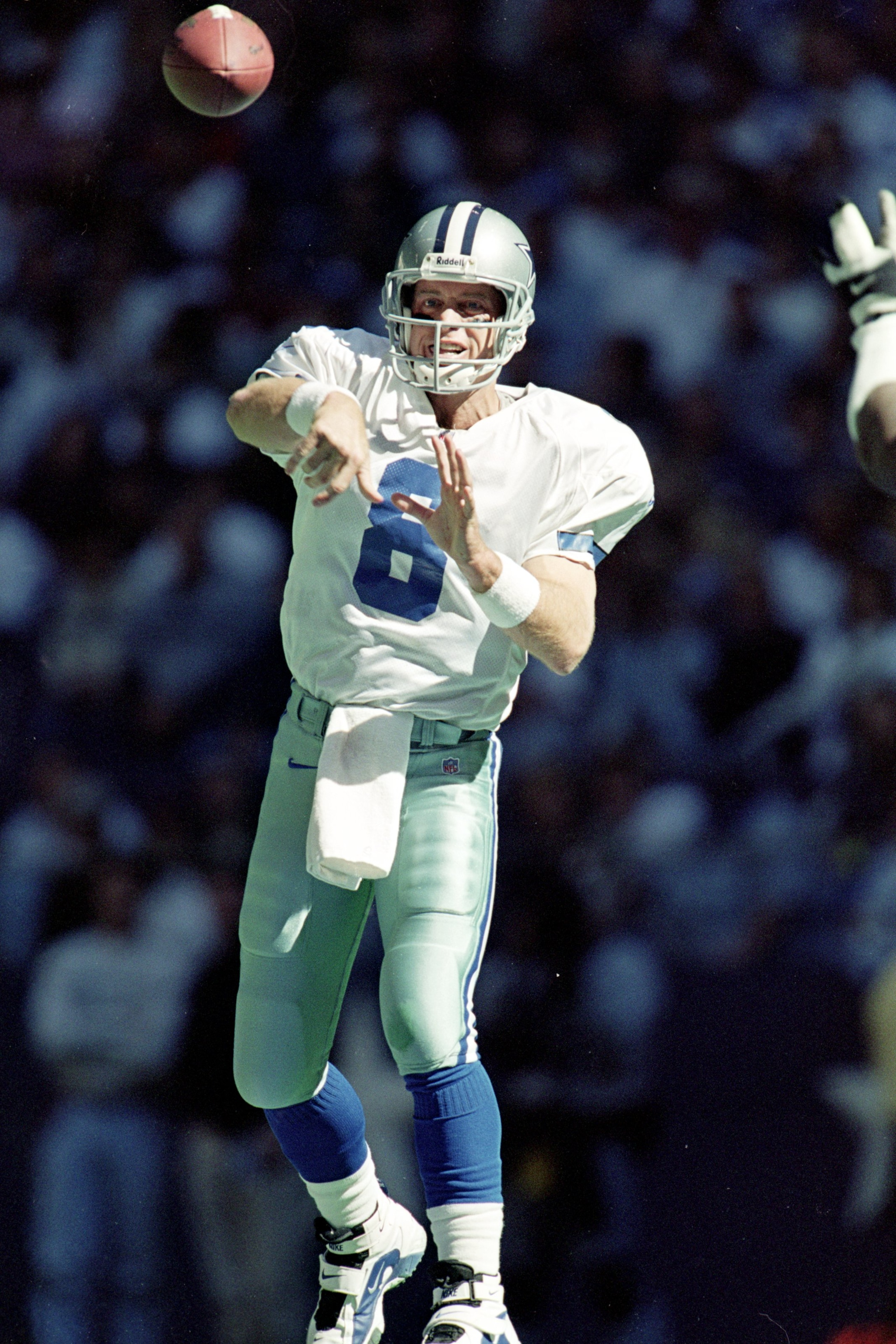 24 Oct 1999: Troy Aikman #8 of the Dallas Cowboys passes the ball during the game against the Washington Redskins at the Texas Stadium in Irving, Texas. The Cowboys defeated the Redskins 38-20. Mandatory Credit: Brian Bahr  /Allsport