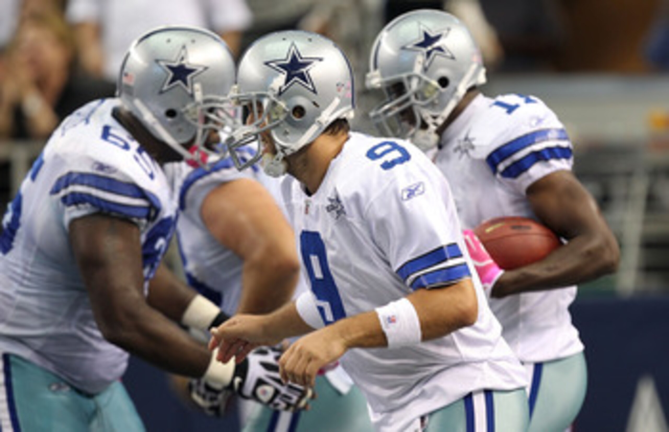 ARLINGTON, TX - OCTOBER 10:  Quarterback Tony Romo #9 of the Dallas Cowboys celebrates a touchdown by Roy Williams #11 against the  Tennessee Titans at Cowboys Stadium on October 10, 2010 in Arlington, Texas.  (Photo by Ronald Martinez/Getty Images)