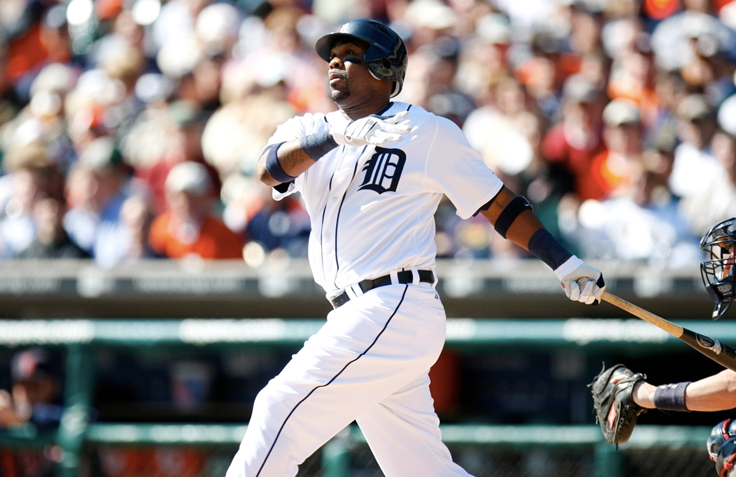 DETROIT - OCTOBER 1:  Marcus Thames #33 of the Detroit Tigers singles to center but advances to second on a fielding error by Delmon Young #21 of the Minnesota Twins in the second inning during the game on October 1, 2009 at Comerica Park in Detroit, Mich