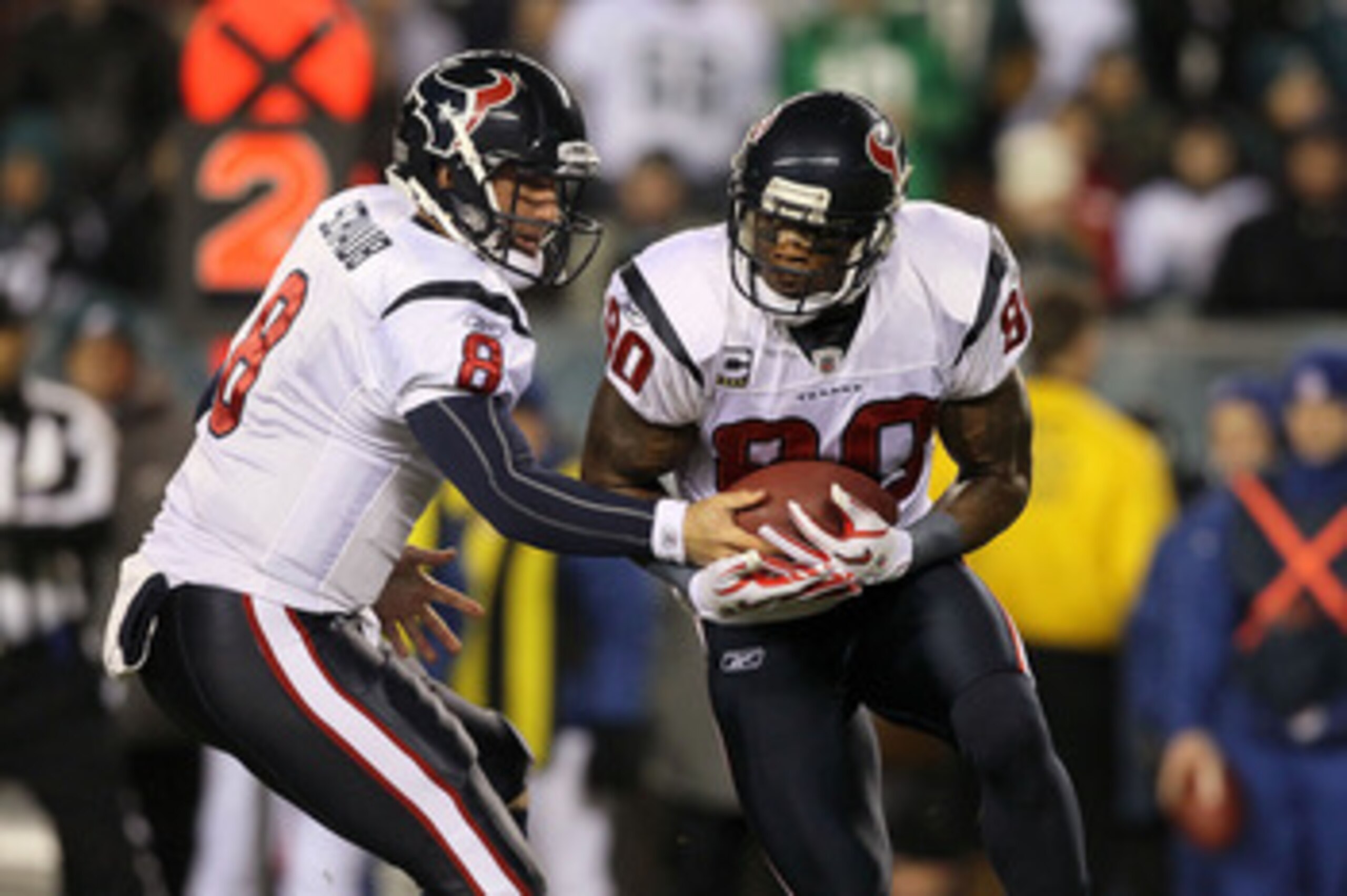 PHILADELPHIA, PA - DECEMBER 02:  Matt Schaub #8 of the Houston Texans hands the ball off to Andre Johnson #80 on  reverse against the Philadelphia Eagles at Lincoln Financial Field on December 2, 2010 in Philadelphia, Pennsylvania.  (Photo by Jim McIsaac/