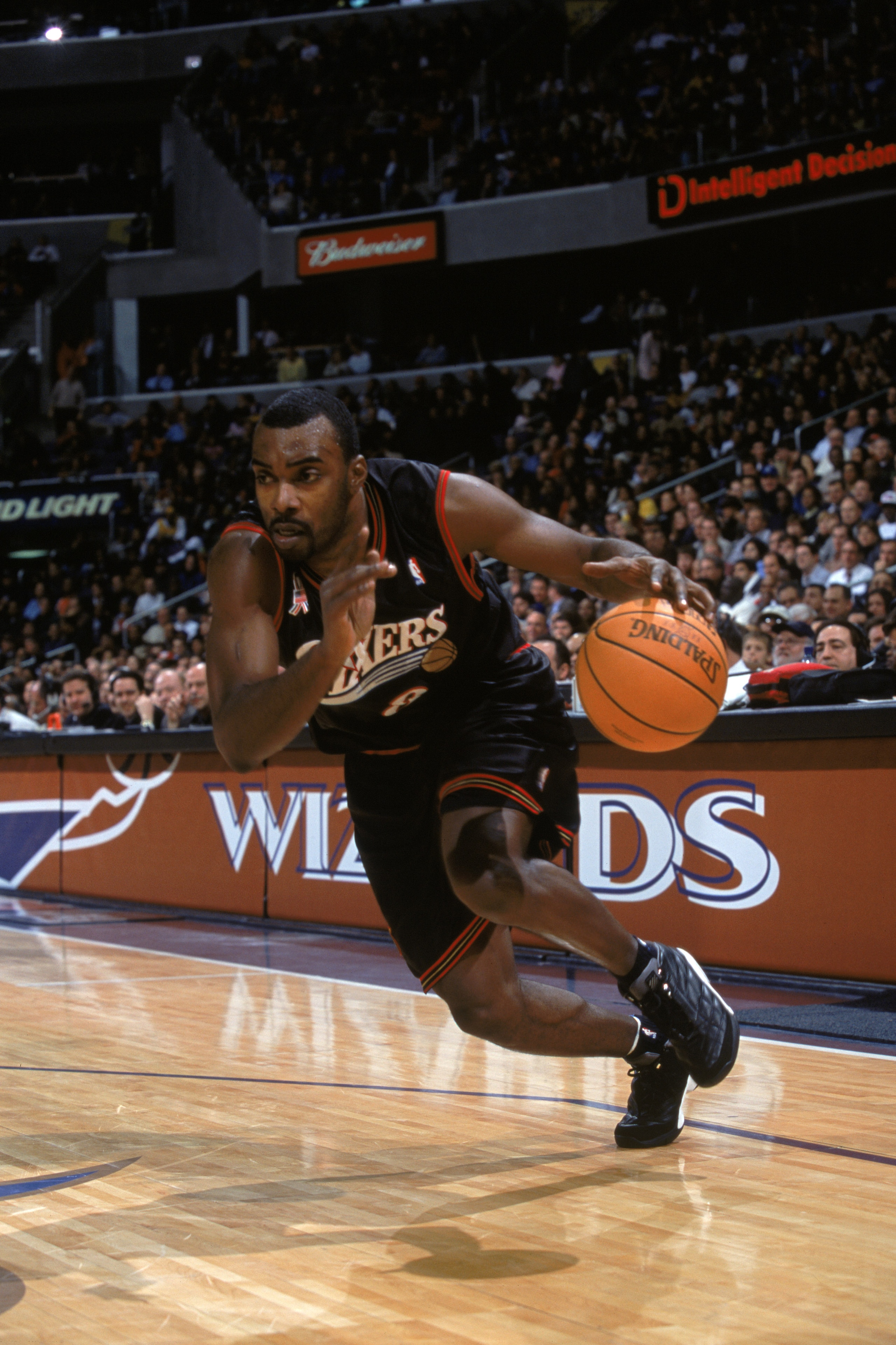 22 Jan 2002:  Guard Aaron McKie #8 of the Philadelphia 76ers dribbles the ball during the NBA game against the Washington Wizards at the MCI Center in Washington, DC. The 76ers defeated the Wizards 91-84.    NOTE TO USER:  User expressly acknowledges and