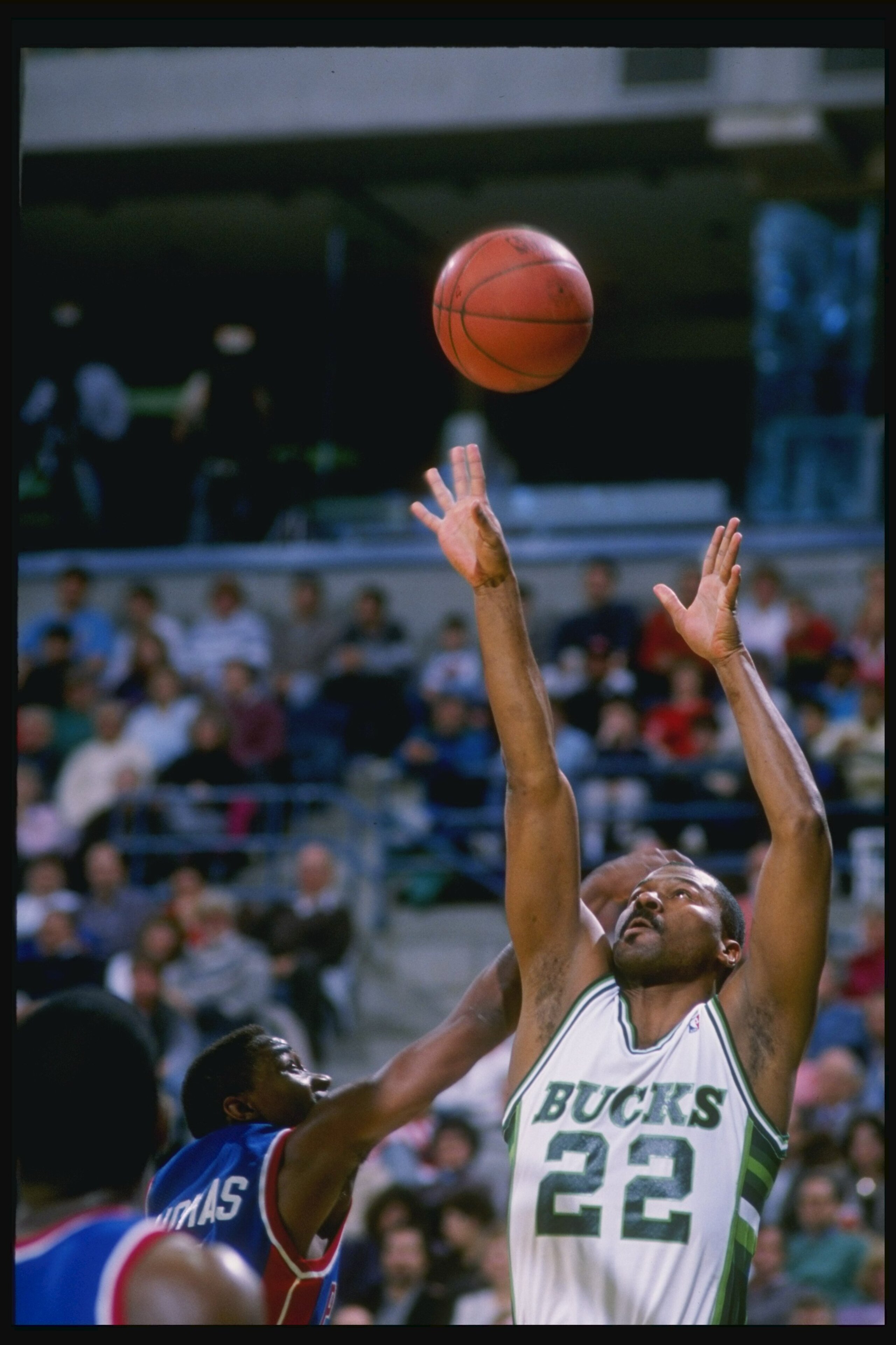1989-1990:  Guard Ricky Pierce of the Milwaukee Bucks (right) in action against guard Isiah Thomas of the Detroit Pistons. Mandatory Credit: Jonathan Daniel  /Allsport