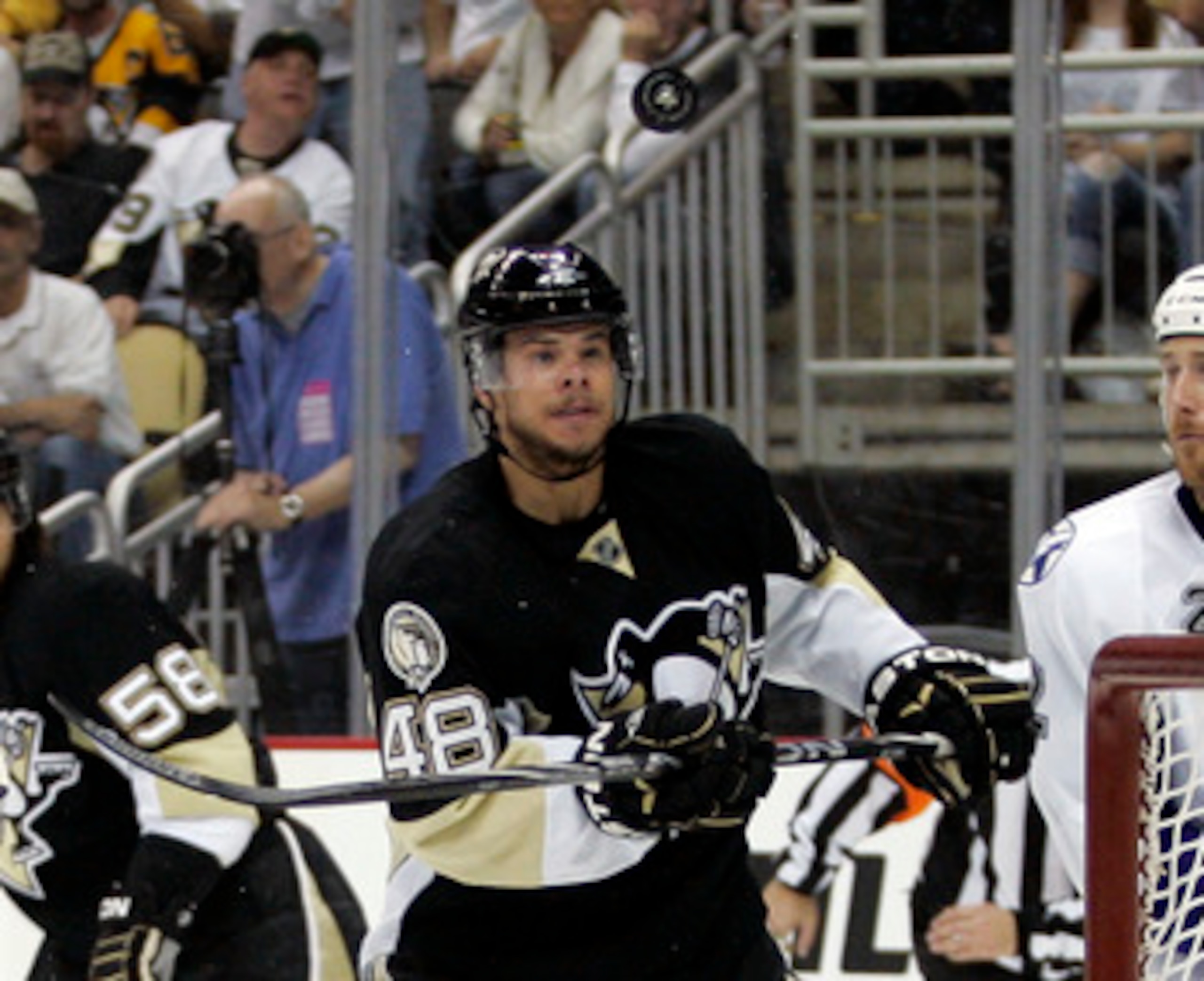PITTSBURGH, PA - APRIL 27:  Tyler Kennedy #48 of the Pittsburgh Penguins eyes a puck against the Tampa Bay Lightning in Game Seven of the Eastern Conference Quarterfinals during the 2011 NHL Stanley Cup Playoffs at Consol Energy Center on April 27, 2011 i