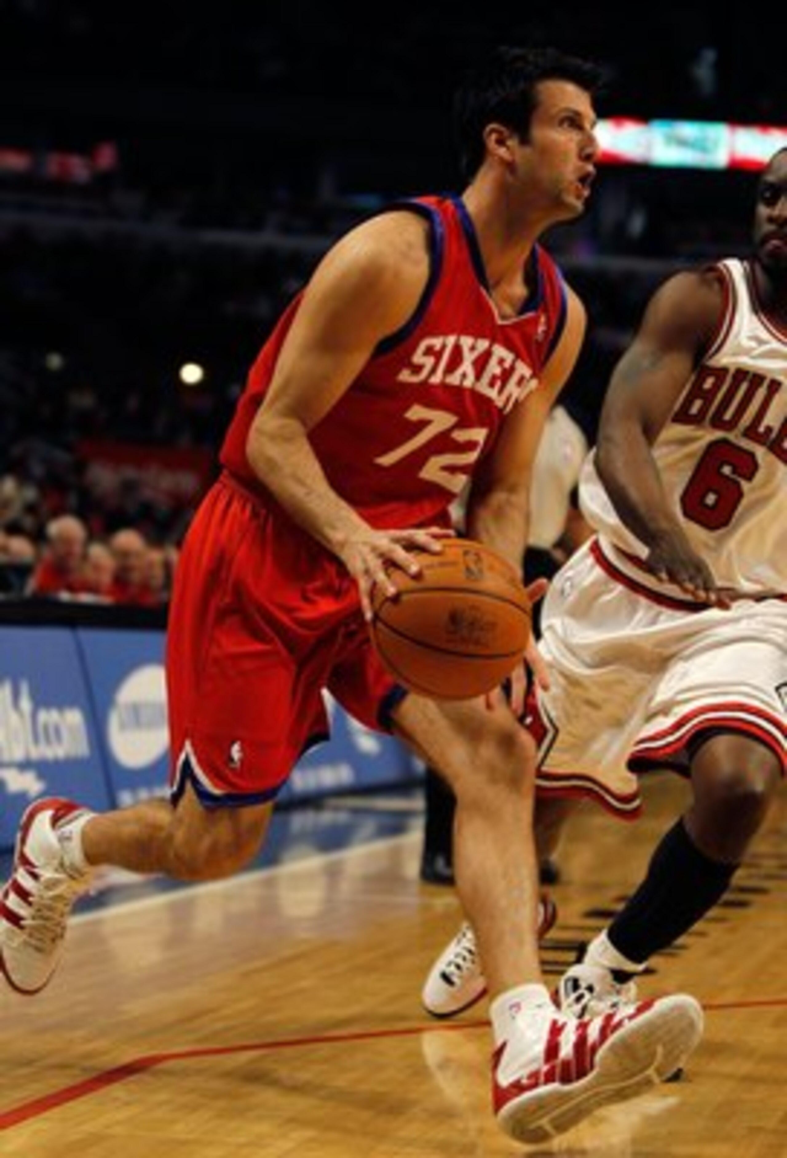 CHICAGO - FEBRUARY 20: Jason Kapono #72 of the Philadelphia 76ers moves against the Chicago Bulls at the United Center on February 20, 2010 in Chicago, Illinois. The Bulls defeated the 76ers 122-90. NOTE TO USER: User expressly acknowledges and agrees tha CHICAGO - FEBRUARY 20: Jason Kapono #72 of the Philadelphia 76ers moves against the Chicago Bulls at the United Center on February 20, 2010 in Chicago, Illinois. The Bulls defeated the 76ers 122-90. NOTE TO USER: User expressly acknowledges and agrees tha