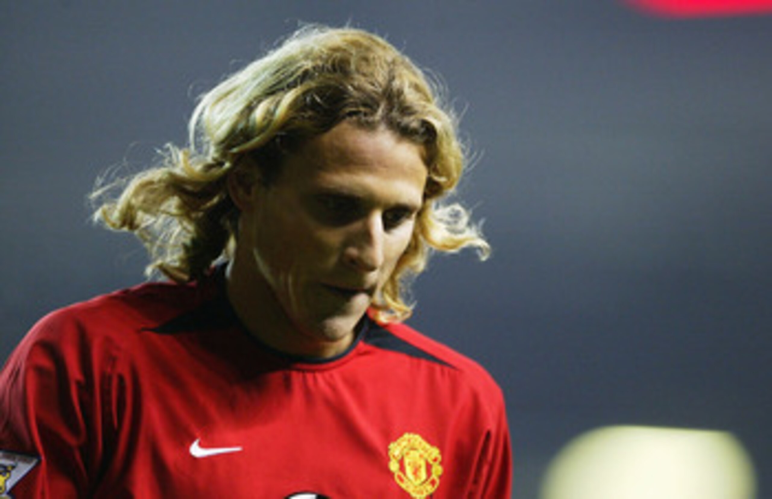 MANCHESTER, ENGLAND - FEBRUARY 11:  Diego Forlan of Manchester United at the end of the FA Barclaycard Premiership match between Manchester United and Middlesbrough at Old Trafford on February 11, 2004 in Manchester, England.  (Photo by Clive Mason/Getty