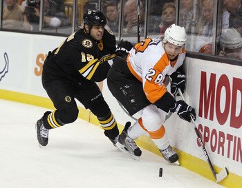 BOSTON, MA - DECEMBER 11:  Claude Giroux #28 of the Philadelphia Flyers and Nathan Horton #18 of the Boston Bruins fight for the puck on December 11, 2010 at the TD Garden in Boston, Massachusetts.  (Photo by Elsa/Getty Images)
