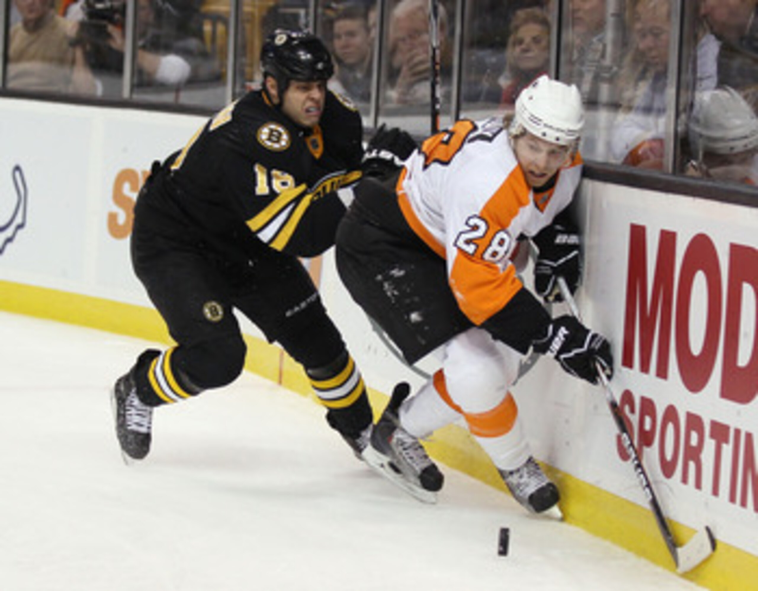 BOSTON, MA - DECEMBER 11: Claude Giroux #28 of the Philadelphia Flyers and Nathan Horton #18 of the Boston Bruins fight for the puck on December 11, 2010 at the TD Garden in Boston, Massachusetts. (Photo by Elsa/Getty Images) BOSTON, MA - DECEMBER 11: Claude Giroux #28 of the Philadelphia Flyers and Nathan Horton #18 of the Boston Bruins fight for the puck on December 11, 2010 at the TD Garden in Boston, Massachusetts. (Photo by Elsa/Getty Images)