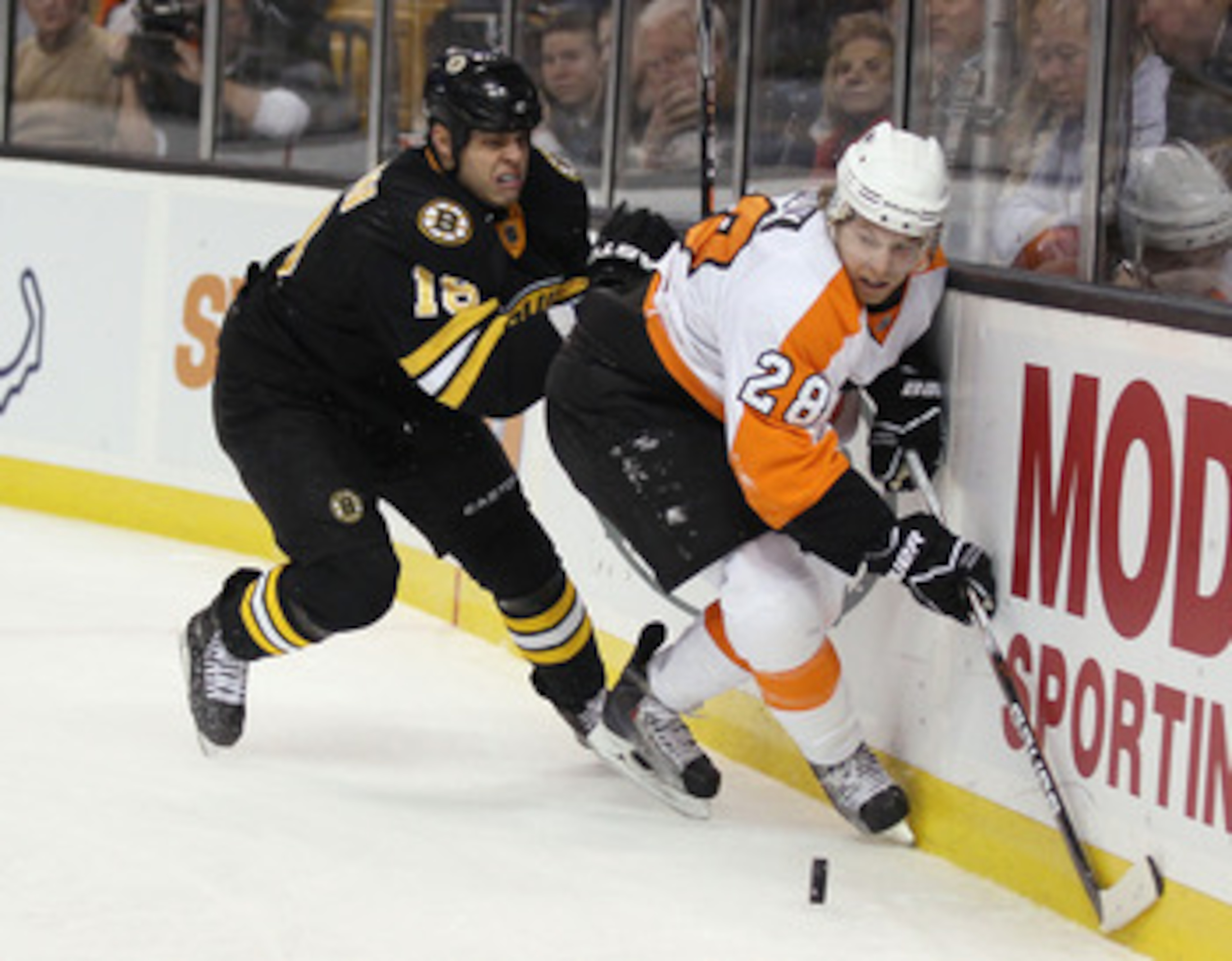 BOSTON, MA - DECEMBER 11:  Claude Giroux #28 of the Philadelphia Flyers and Nathan Horton #18 of the Boston Bruins fight for the puck on December 11, 2010 at the TD Garden in Boston, Massachusetts.  (Photo by Elsa/Getty Images)
