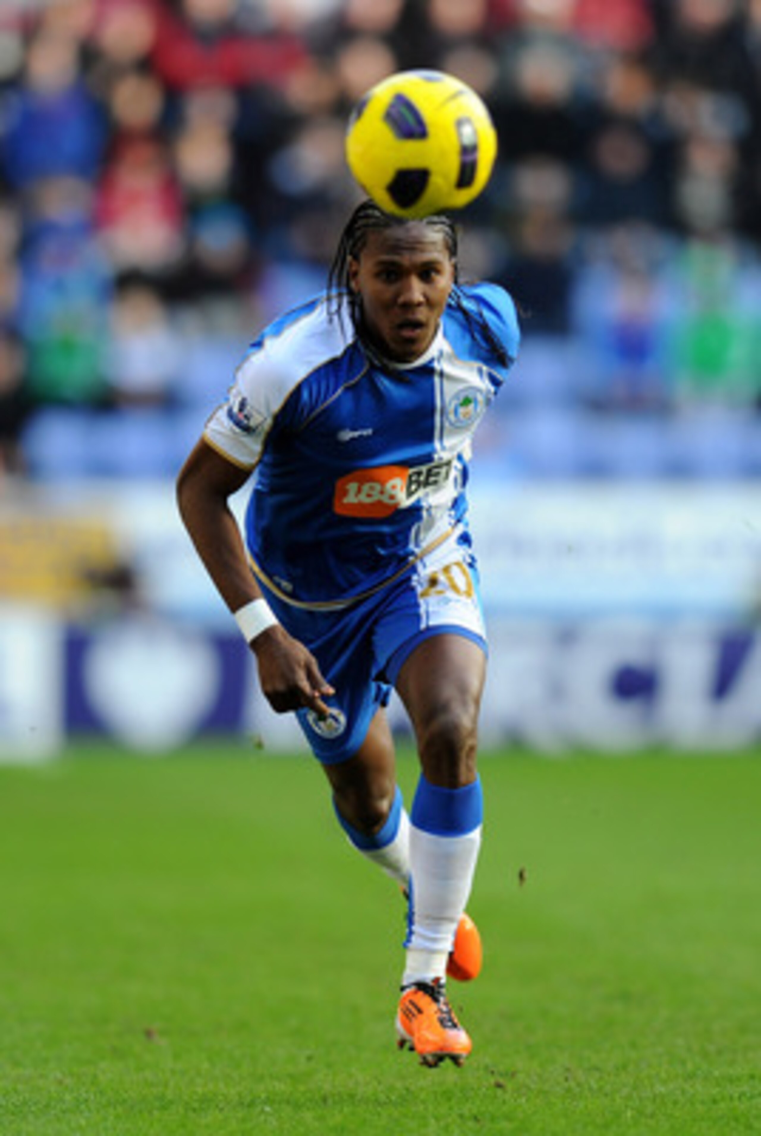WIGAN, ENGLAND - FEBRUARY 26:  Hugo Rodallega of Wigan Athletic in action during the Barclays Premier League match between Wigan Athletic and Manchester United at the DW Stadium on February 26, 2011 in Wigan, England.  (Photo by Mike Hewitt/Getty Images)