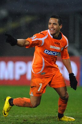 TURIN, ITALY - JANUARY 30:  Alexis Alejandro Sanchez of Udinese Calcio celebrates after scoring his team's second goal during the Serie A match between Juventus FC and Udinese Calcio at Olimpico Stadium on January 30, 2011 in Turin, Italy.  (Photo by Vale