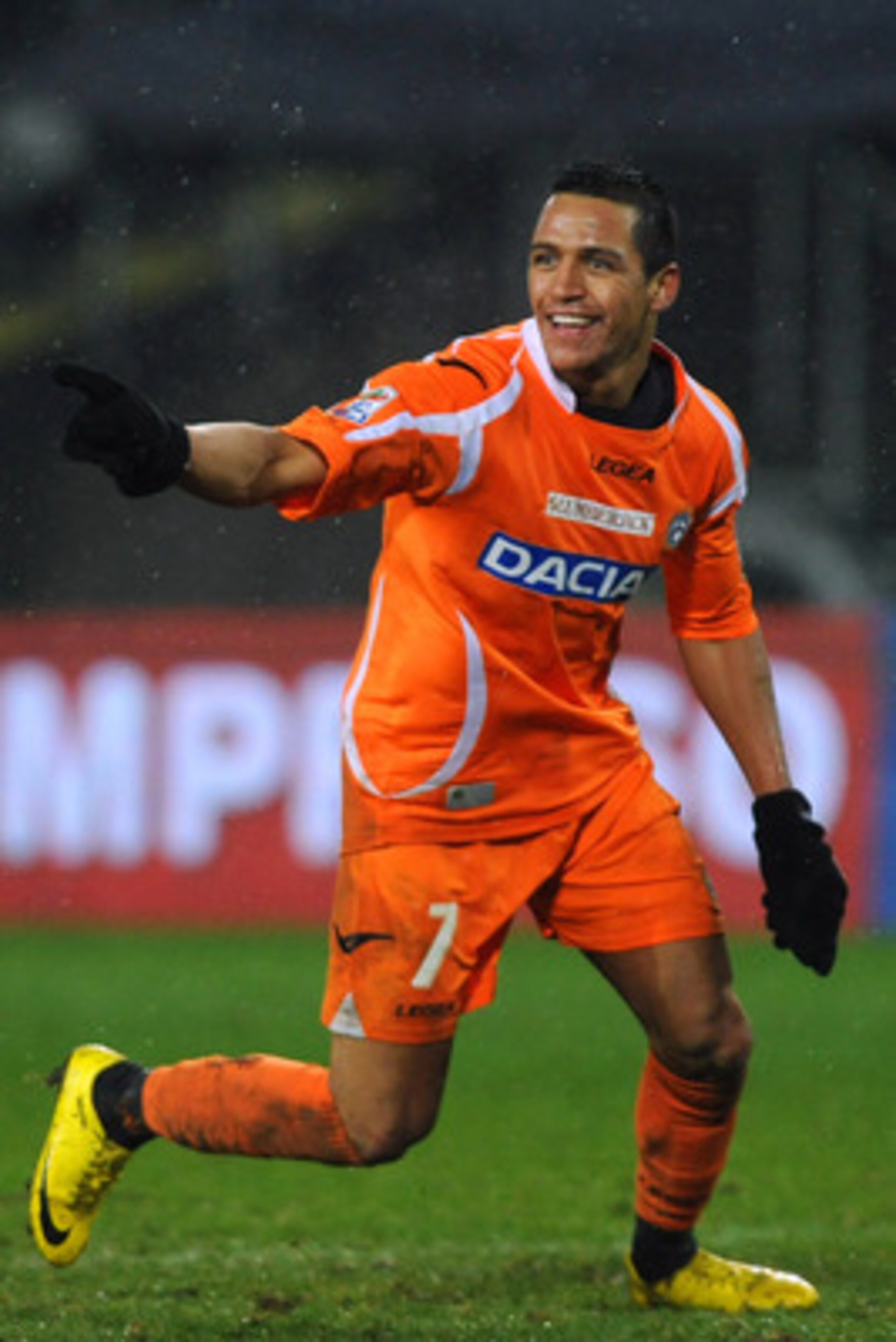 TURIN, ITALY - JANUARY 30:  Alexis Alejandro Sanchez of Udinese Calcio celebrates after scoring his team's second goal during the Serie A match between Juventus FC and Udinese Calcio at Olimpico Stadium on January 30, 2011 in Turin, Italy.  (Photo by Vale