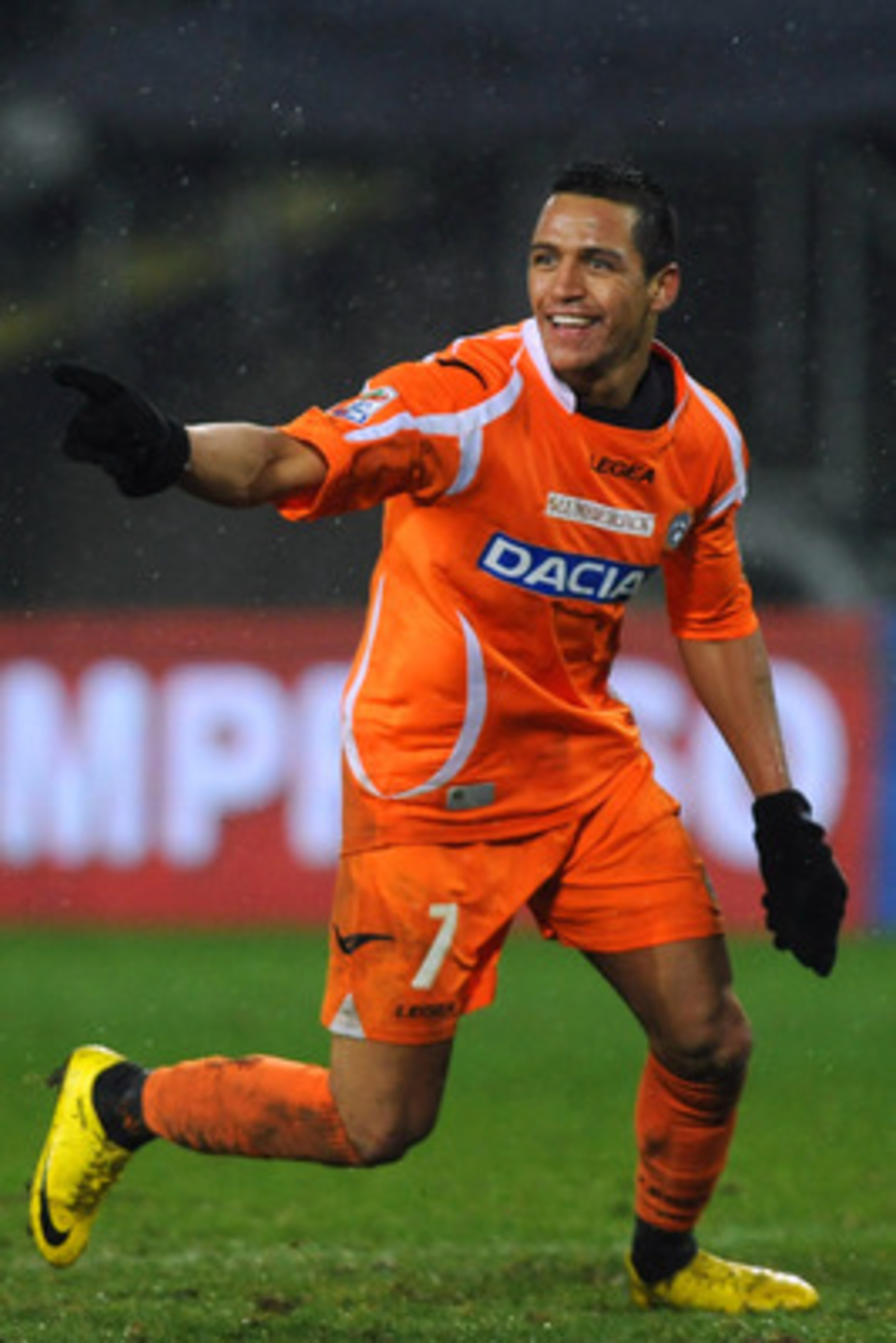 TURIN, ITALY - JANUARY 30:  Alexis Alejandro Sanchez of Udinese Calcio celebrates after scoring his team's second goal during the Serie A match between Juventus FC and Udinese Calcio at Olimpico Stadium on January 30, 2011 in Turin, Italy.  (Photo by Vale