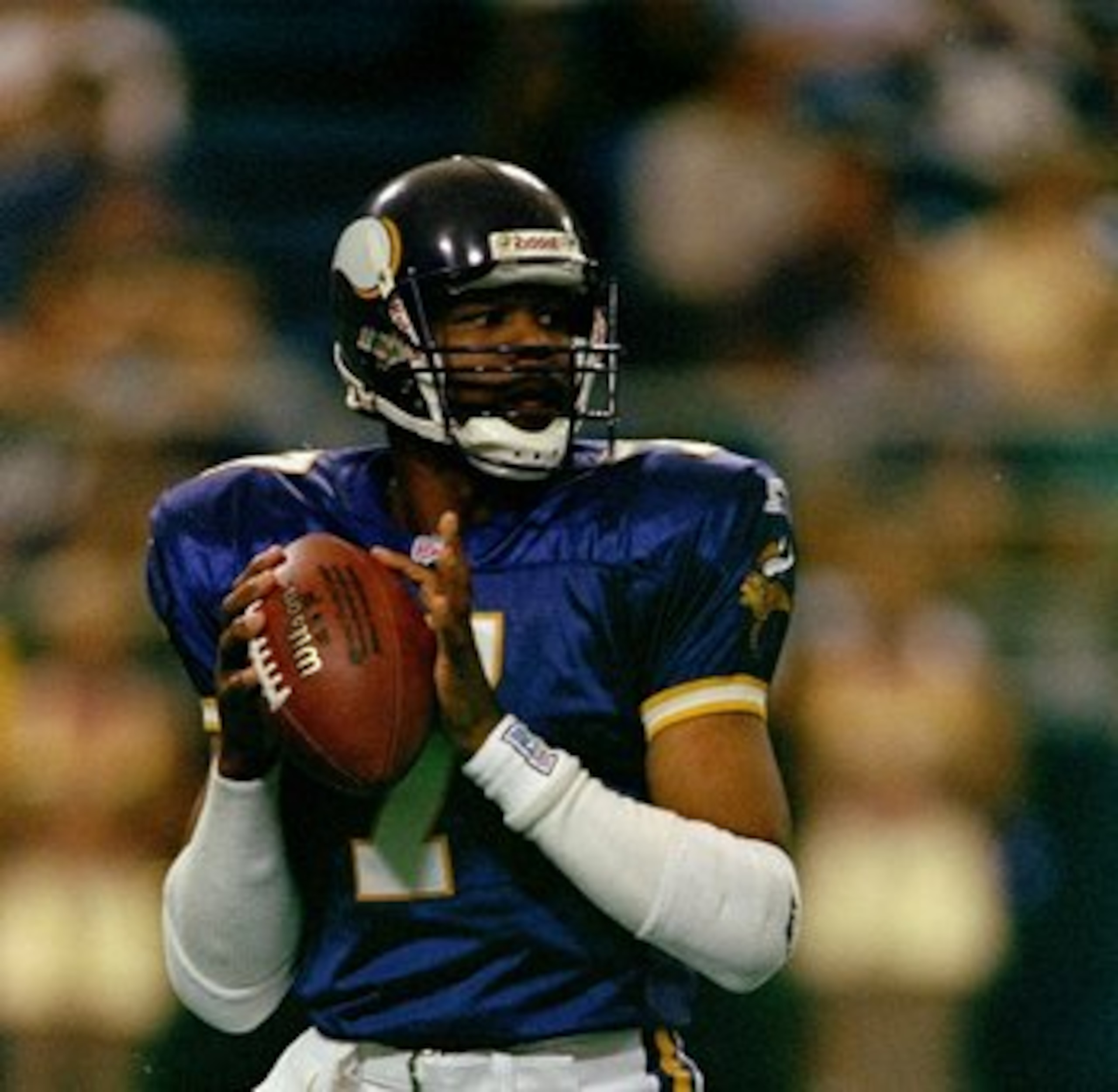 20 Sep 1998:  Quarterback Randall Cunningham #7 of the Minnesota Vikings in action during the game against the Detroit Lions at the Metrodome in Minneapolis, Minnesota. The Vikings defeated the Lions 29-6. Mandatory Credit: Tom Pidgeon  /Allsport