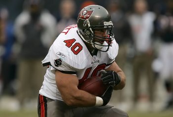 CHICAGO - DECEMBER 17:  Mike Alstott #40 of the Tampa Bay Buccaneers runs the ball in the third quarter against the Chicago Bears December 17, 2006 at Soldier Field in Chicago, Illinois. The Bears won 34-31 in overtime. (Photo by Jonathan Daniel/Getty Ima