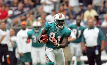 HOUSTON -OCTOBER 1:  Randy McMichael #81 of the Miami Dolphins carries the ball during the game against the Houston Texans at Reliant Stadium on October 1, 2006 in Houston, Texas. (Photo by Ronald Martinez/Getty Images)