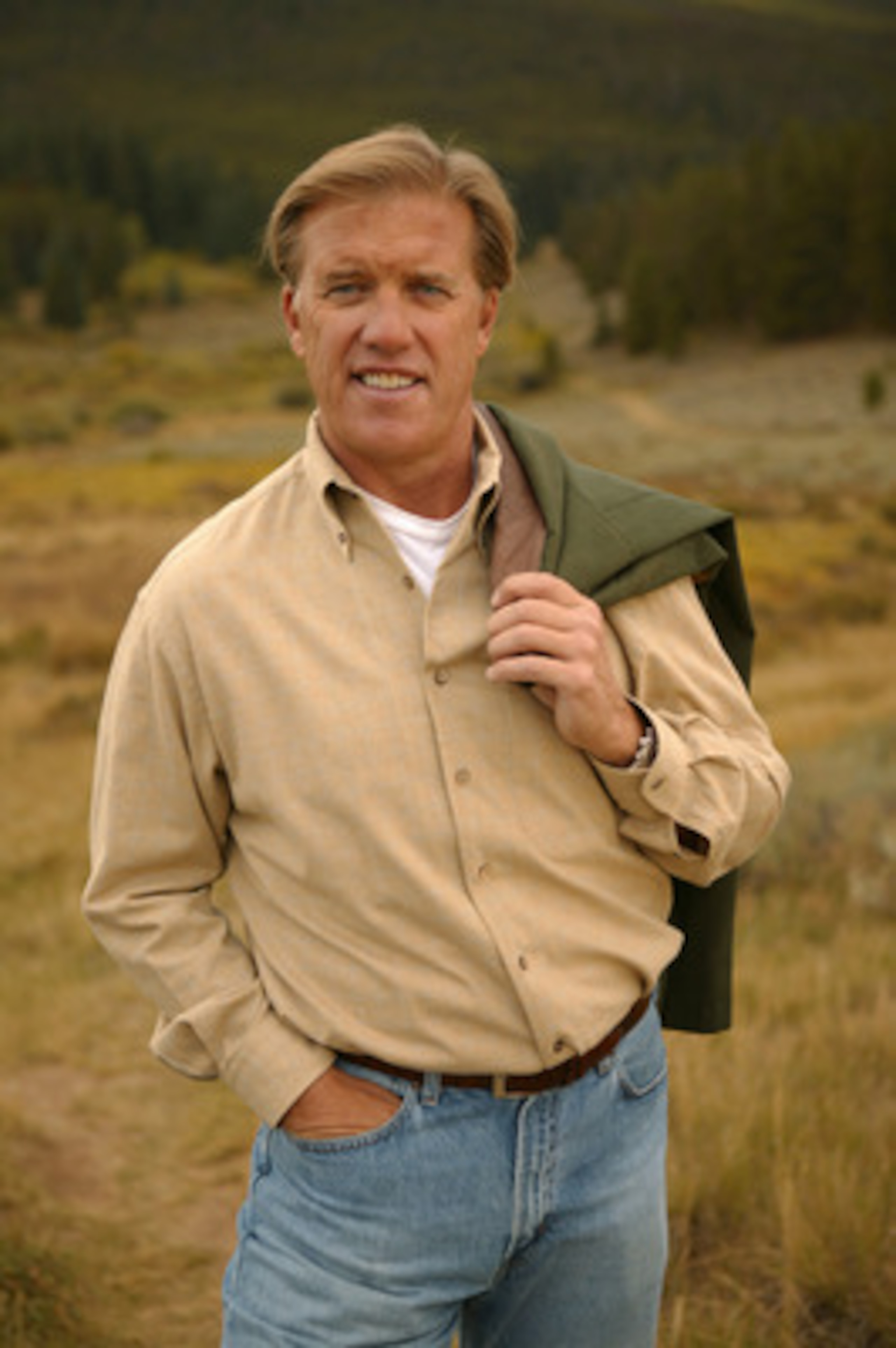 LITTLETON,CO - SEPTEMBER 13: Former Denver Broncos quarterback John Elway poses for a portrait on September 13,2005 in Littleton, Colorado. (Photo by: Doug Pensinger/Getty Images) LITTLETON,CO - SEPTEMBER 13: Former Denver Broncos quarterback John Elway poses for a portrait on September 13,2005 in Littleton, Colorado. (Photo by: Doug Pensinger/Getty Images)