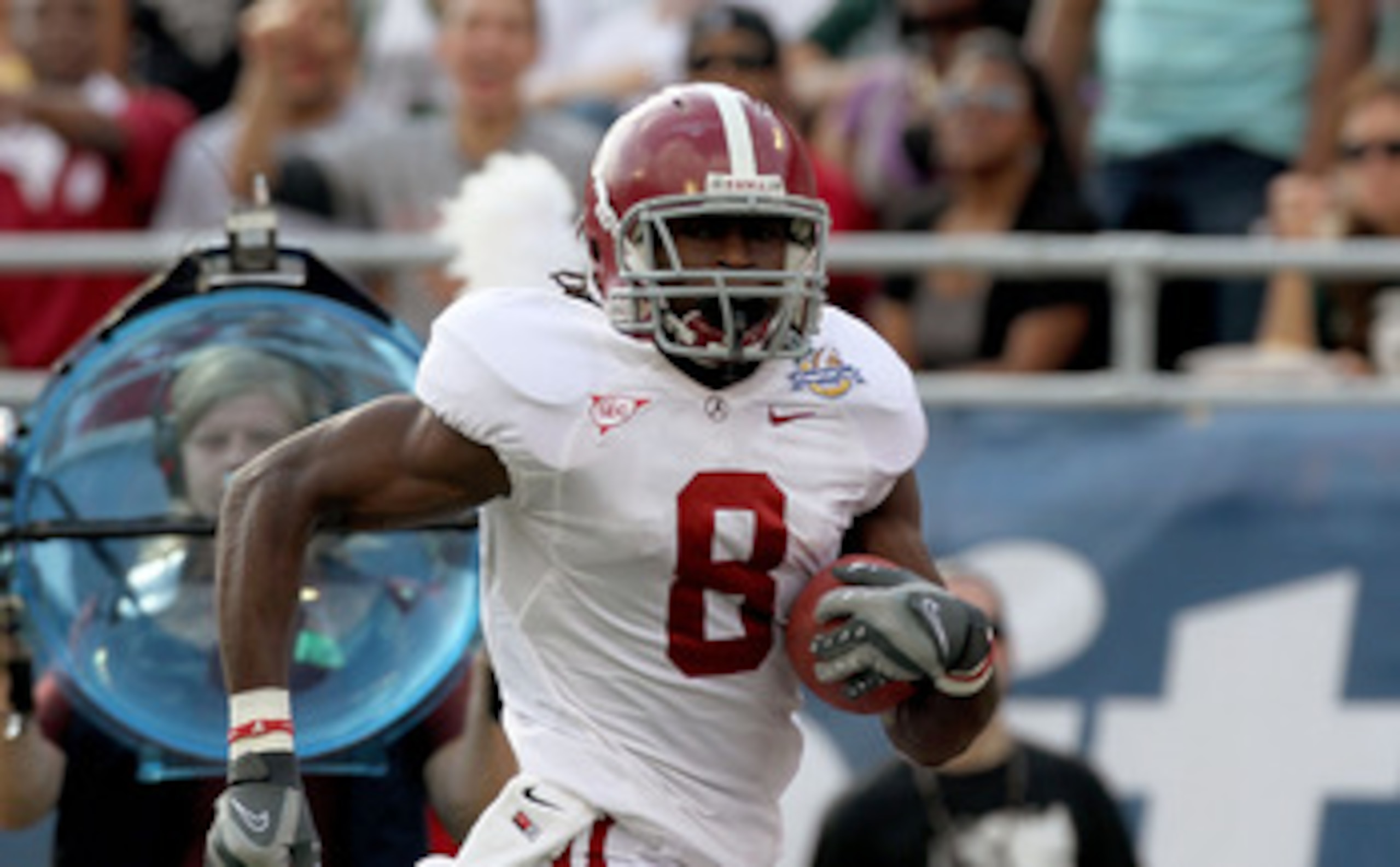 ORLANDO, FL - JANUARY 01: Julio Jones #8 of the Alabama Crimson Tide rushes for a touchdown during the Capitol One Bowl against the Michigan State Spartans at the Florida Citrus Bowl on January 1, 2011 in Orlando, Florida. (Photo by Mike Ehrmann/Getty I ORLANDO, FL - JANUARY 01: Julio Jones #8 of the Alabama Crimson Tide rushes for a touchdown during the Capitol One Bowl against the Michigan State Spartans at the Florida Citrus Bowl on January 1, 2011 in Orlando, Florida. (Photo by Mike Ehrmann/Getty I