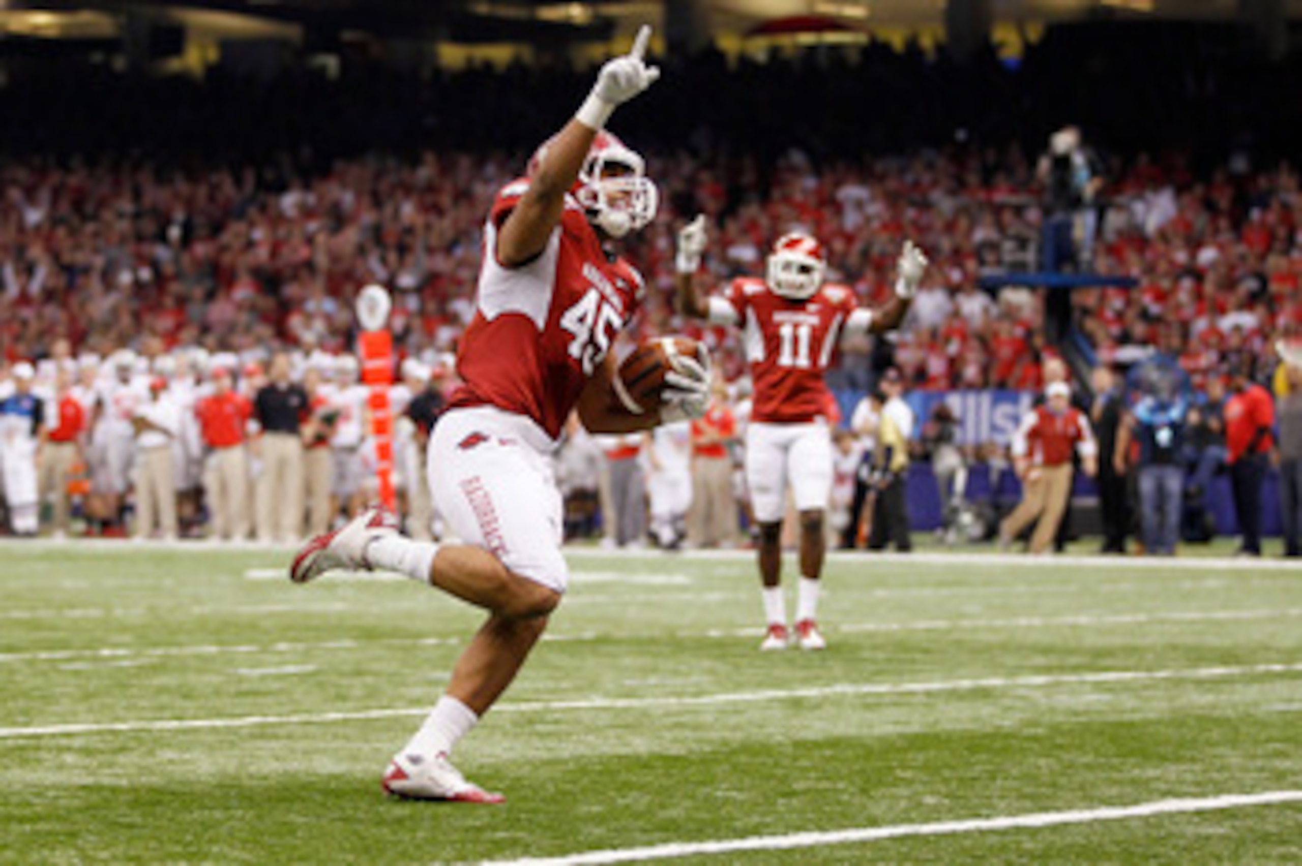 NEW ORLEANS, LA - JANUARY 04: D.J. Williams #45 of the Arkansas Razorbacks reacts to what he thought was a touchdown but he was down by contact in the first half against the Ohio State Buckeyes during the Allstate Sugar Bowl at the Louisiana Superdome on NEW ORLEANS, LA - JANUARY 04: D.J. Williams #45 of the Arkansas Razorbacks reacts to what he thought was a touchdown but he was down by contact in the first half against the Ohio State Buckeyes during the Allstate Sugar Bowl at the Louisiana Superdome on