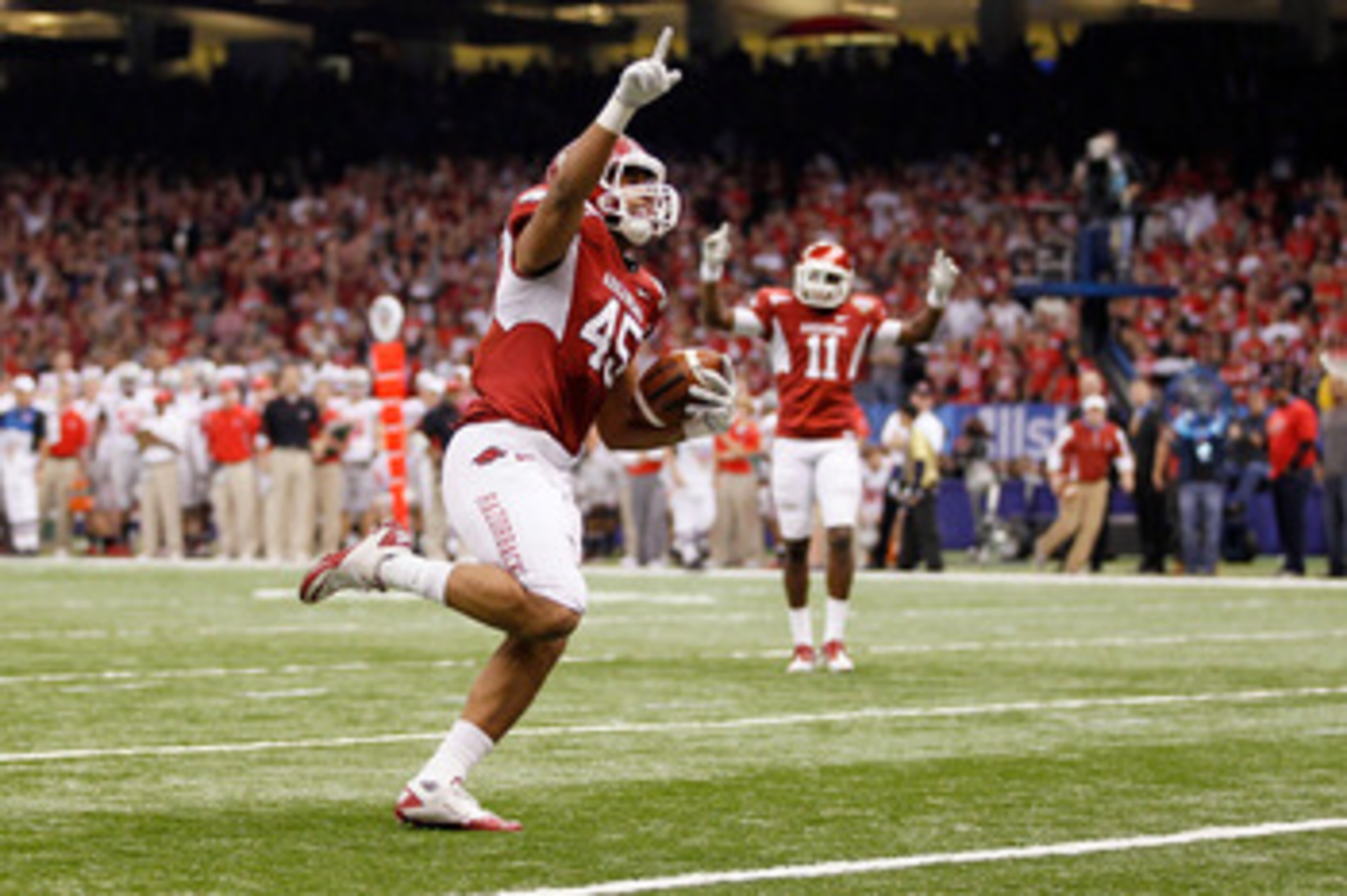 NEW ORLEANS, LA - JANUARY 04: D.J. Williams #45 of the Arkansas Razorbacks reacts to what he thought was a touchdown but he was down by contact in the first half against the Ohio State Buckeyes during the Allstate Sugar Bowl at the Louisiana Superdome on NEW ORLEANS, LA - JANUARY 04: D.J. Williams #45 of the Arkansas Razorbacks reacts to what he thought was a touchdown but he was down by contact in the first half against the Ohio State Buckeyes during the Allstate Sugar Bowl at the Louisiana Superdome on