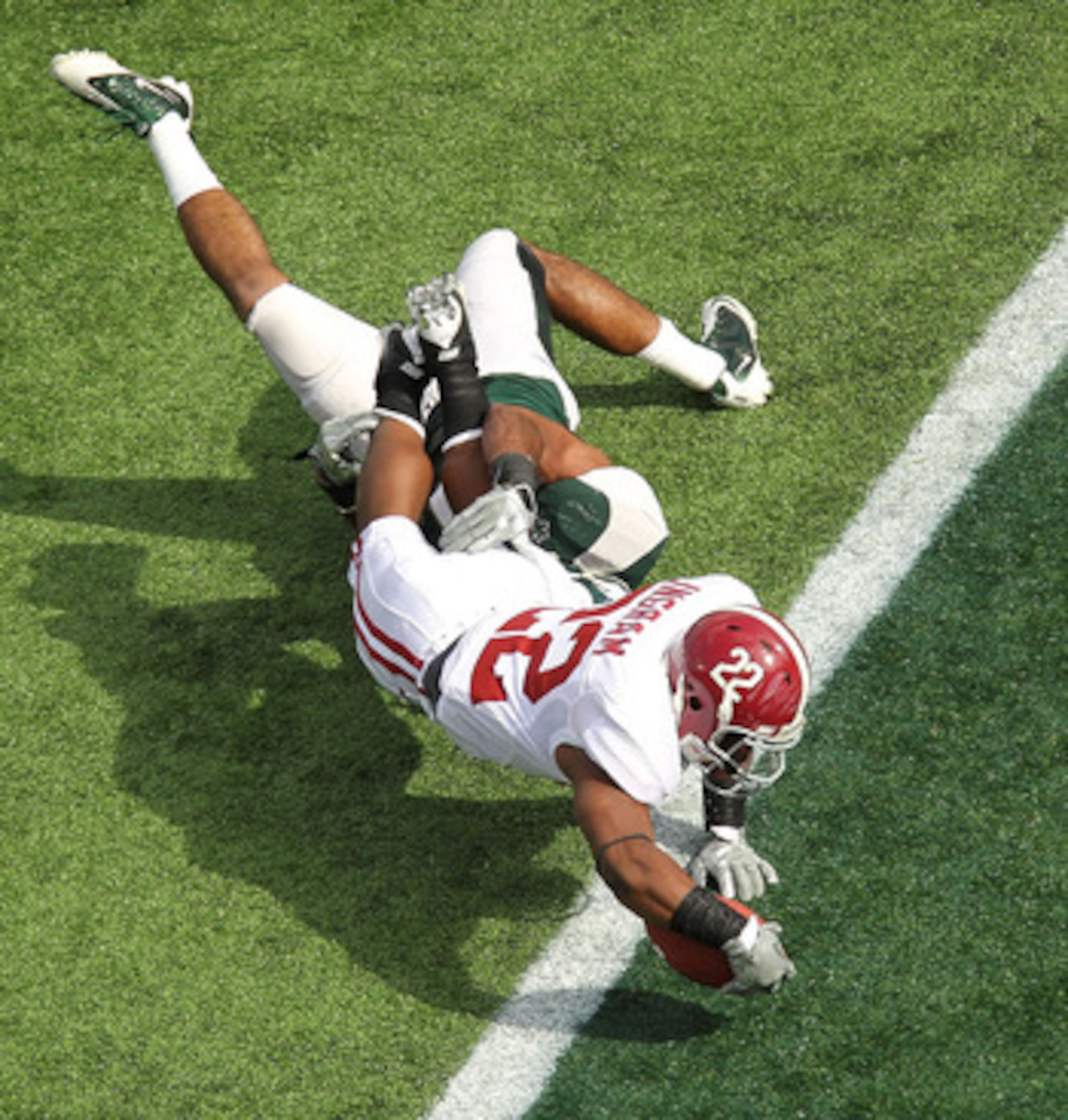 ORLANDO, FL - JANUARY 01:  Mark Ingram #22 of the Alabama Crimson Tide scores a touchdown during the Capitol One Bowl against the Michigan State Spartans at the Florida Citrus Bowl on January 1, 2011 in Orlando, Florida.  (Photo by Mike Ehrmann/Getty Imag
