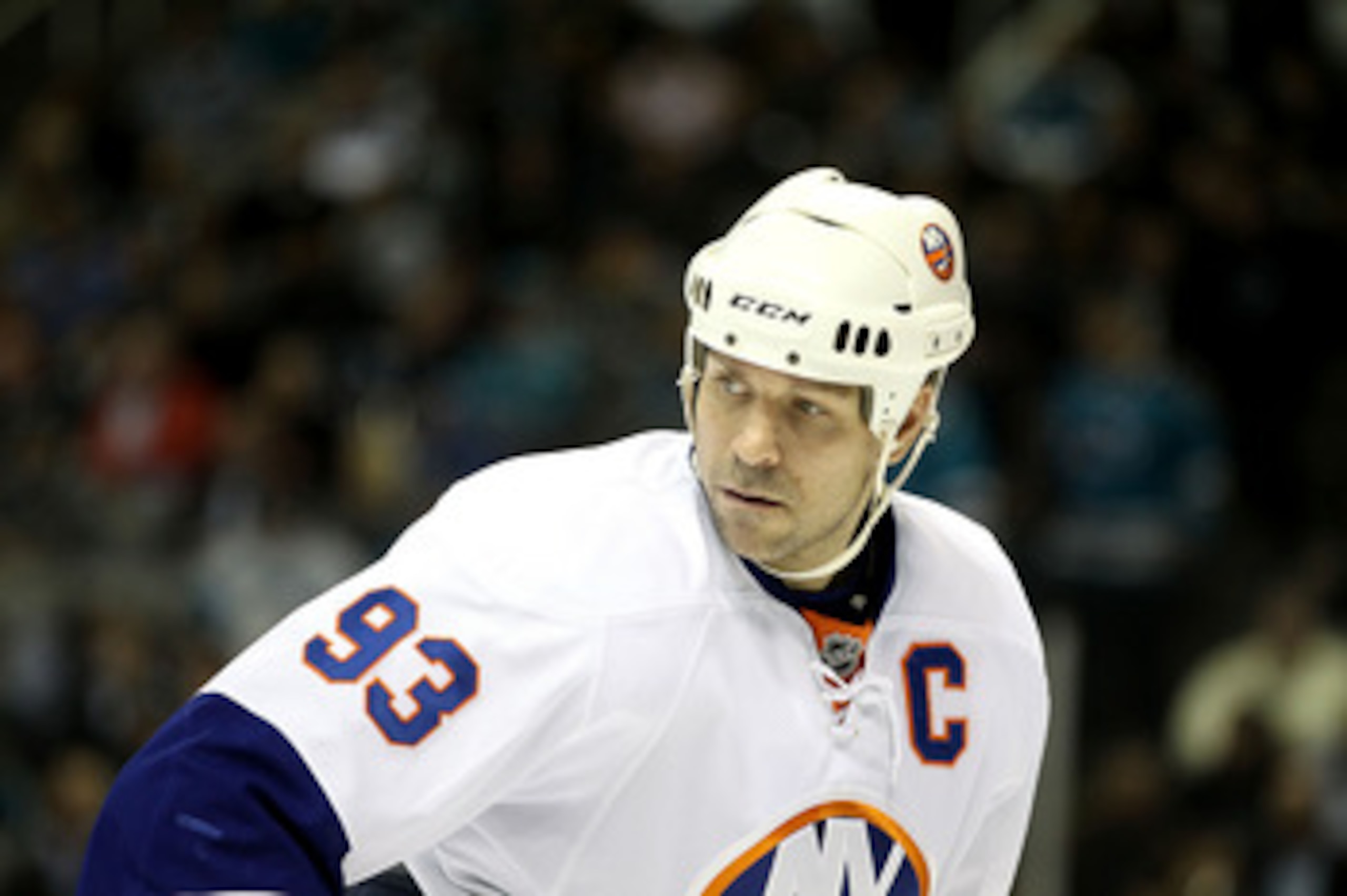 SAN JOSE, CA - NOVEMBER 11:  Doug Weight #93 of the New York Islanders in action against the San Jose Sharks on November 11, 2010 in San Jose, California.  (Photo by Ezra Shaw/Getty Images)