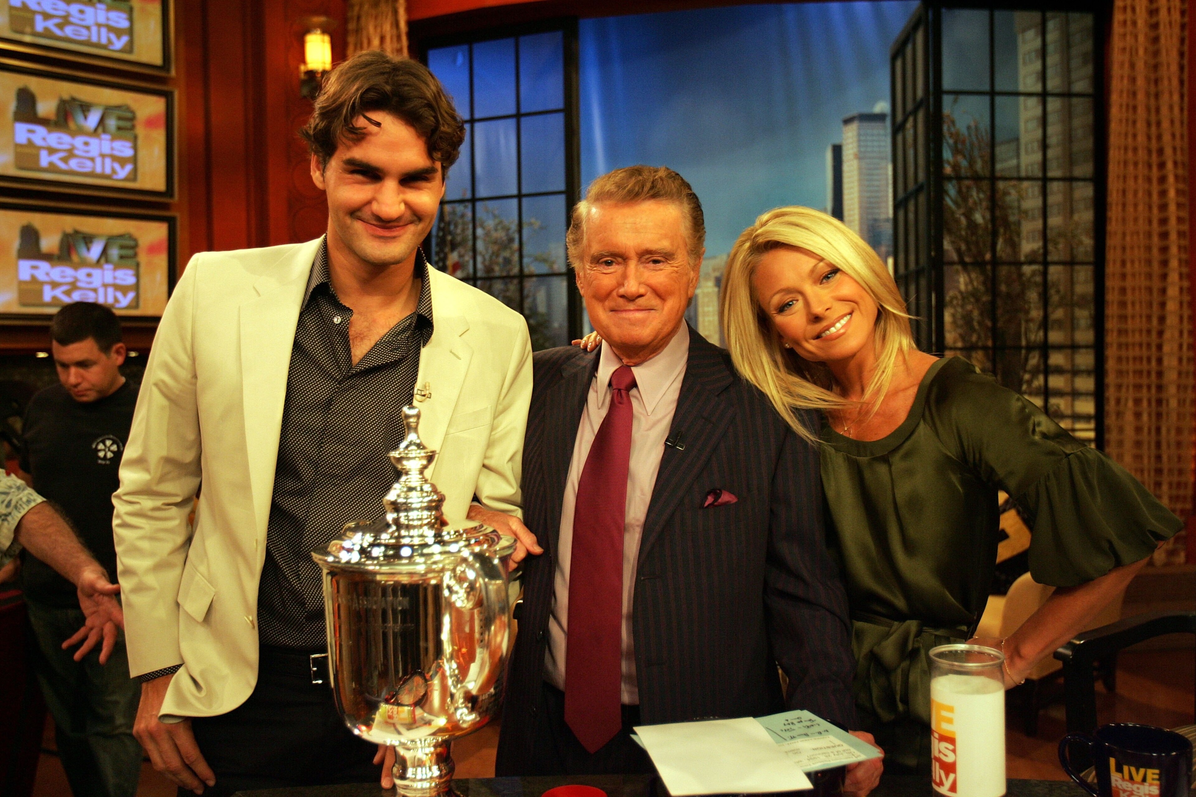 NEW YORK - SEPTEMBER 10:  Roger Federer, 2007 US Open Champion, with hosts Regis Philbin (C) and Kelly Ripa during 'Live with Regis and Kelly' on September 10, 2007 in New York City.  (Photo by Chris Trotman/Getty Images For ATP)