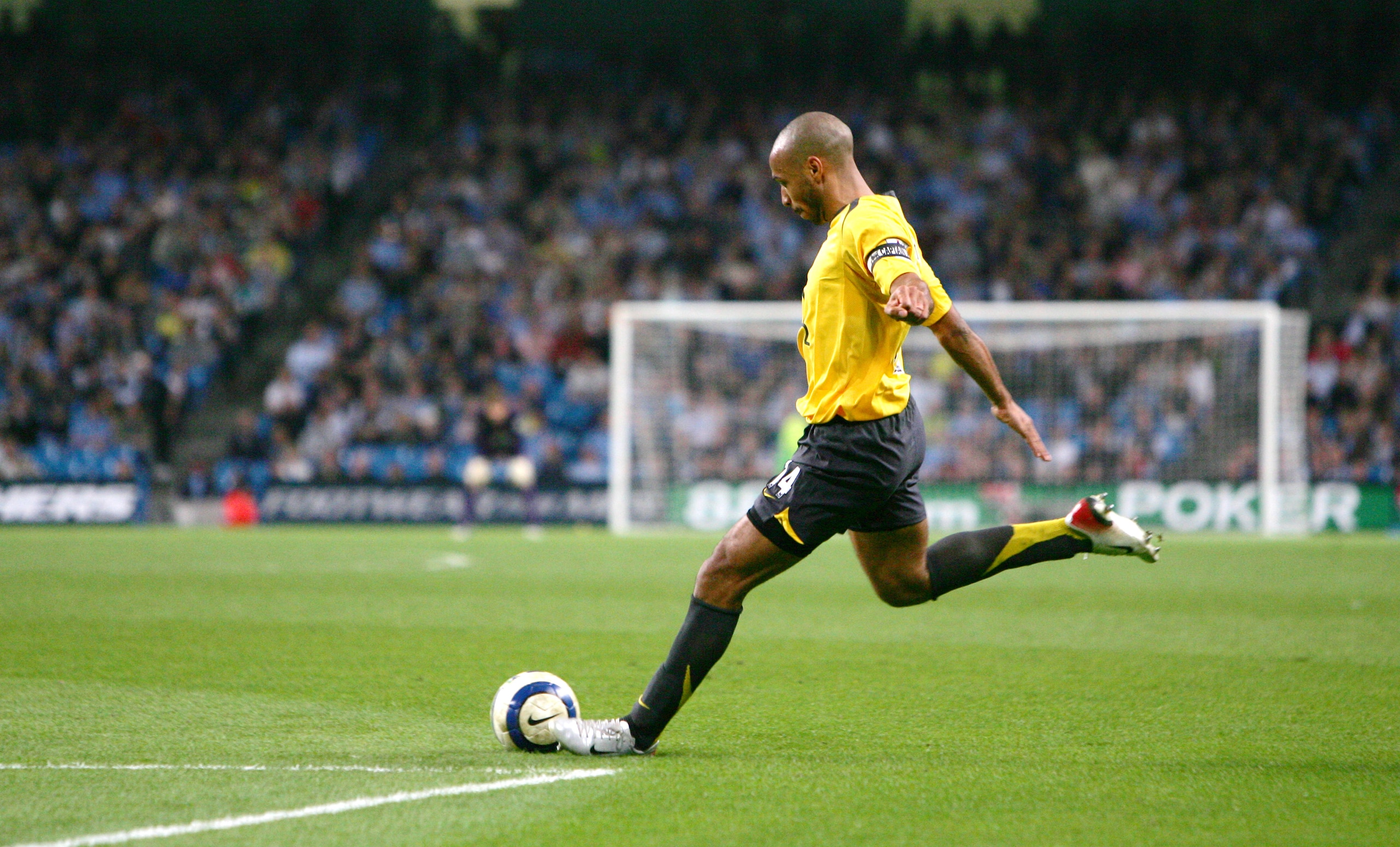 MANCHESTER ENGLAND, 4 MAY; Theirry Henry of Arsenal takes a free kick during the Barclays Premiership match between Manchester City and Arsenal at the City of Manchester Stadium on May 4, 2006 in Manchester, England. (Photos by Alex Livesey/Getty Images)