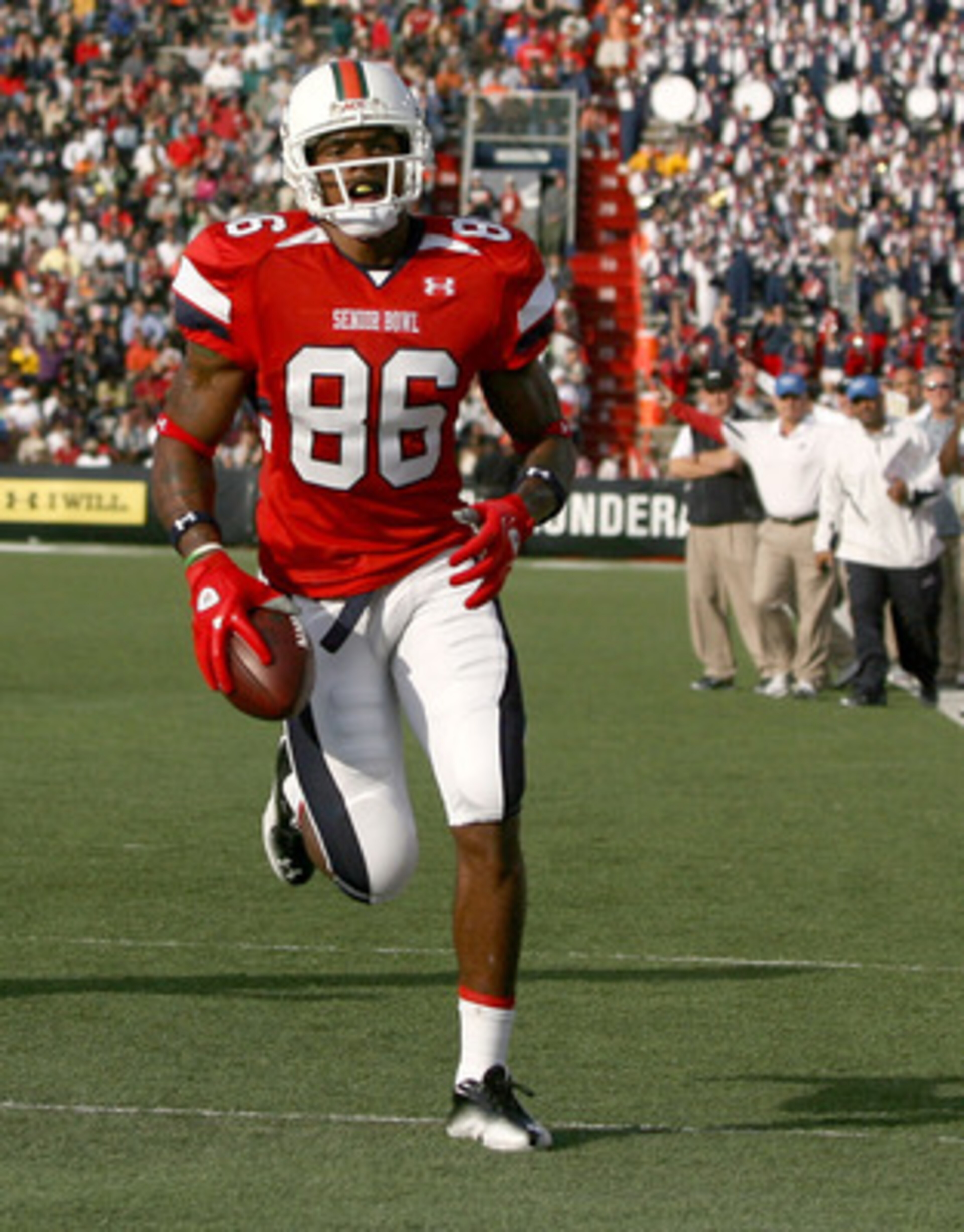 MOBILE, AL - JANUARY 29: Wide receiver Leonard Hankerson #86 South Team scores a touchdwon against the North Team during the second quarter of the Under Armour Senior Bowl on January 29, 2011 at Ladd-Pebbles Stadium in Mobile, Alabama.  (Photo by Sean Gar