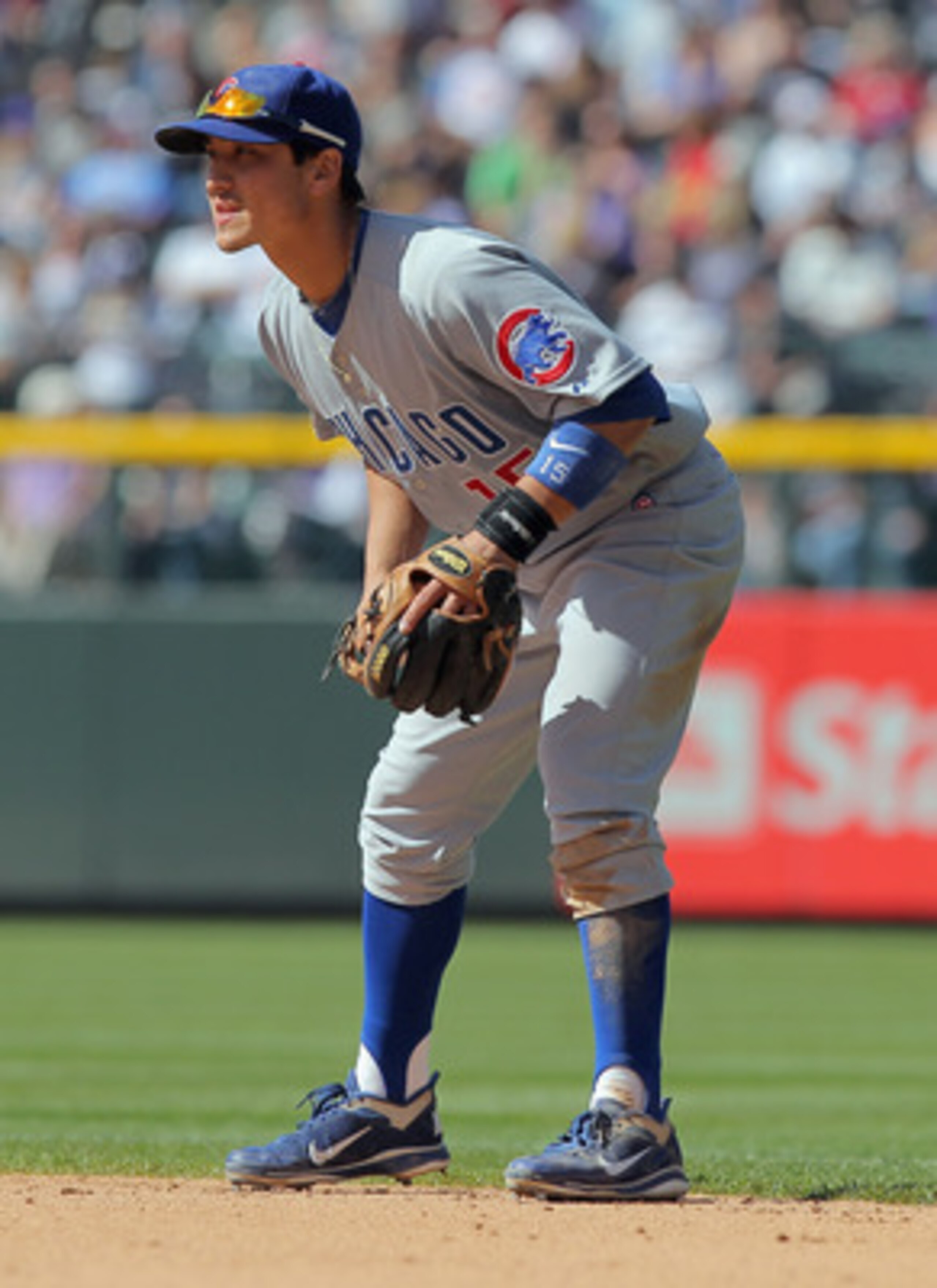 DENVER, CO - APRIL 17:  Second baseman Darwin Barney #15 of the Chicago Cubs plays defense against the Colorado Rockies at Coors Field on April 17, 2011 in Denver, Colorado.  (Photo by Doug Pensinger/Getty Images)