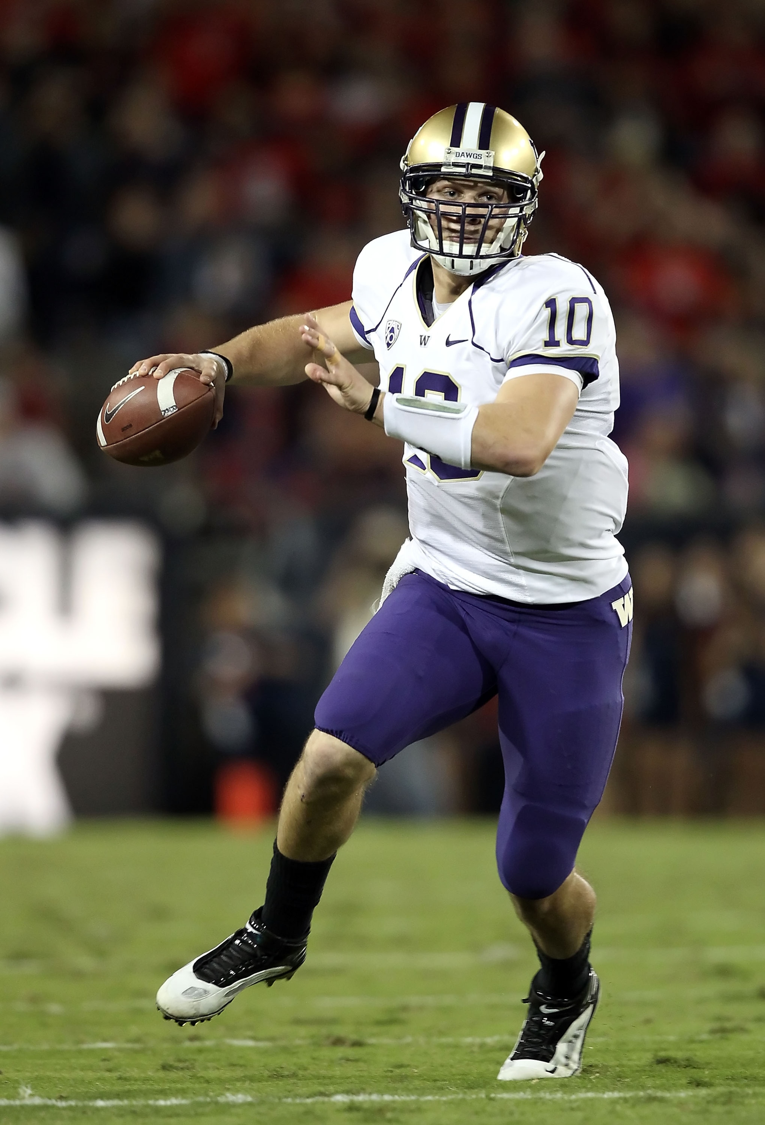 TUCSON, AZ - OCTOBER 23:  Quarterback Jake Locker #10 of the Washington Huskies drops back to pass during the college football game against the Arizona Wildcats at Arizona Stadium on October 23, 2010 in Tucson, Arizona. The Wildcats defeated the Huskies 4