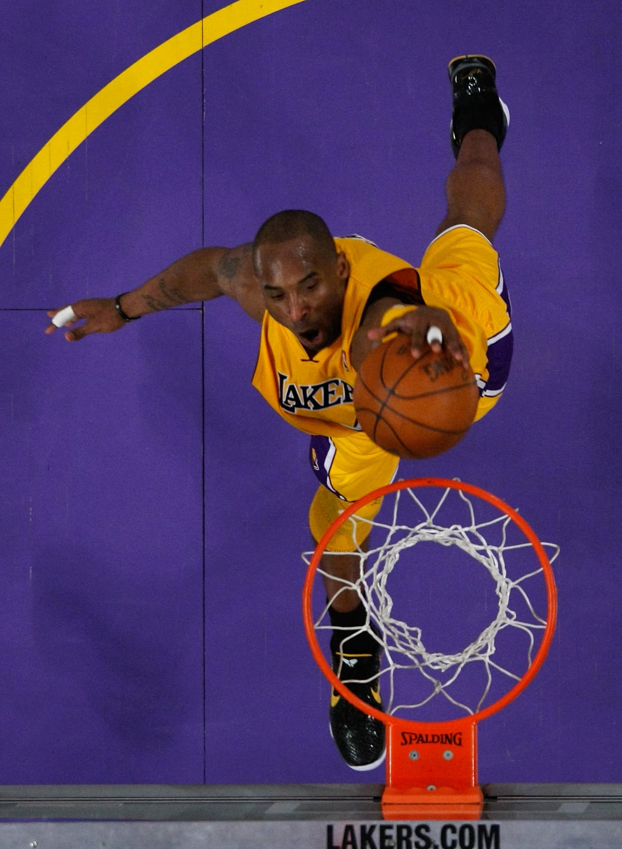 LOS ANGELES, CA - APRIL 26: Kobe Bryant #24 of the Los Angeles Lakers dunks the ball with his left hand in the lane in the third quarter against the New Orleans Hornets in Game Five of the Western Conference Quarterfinals in the 2011 NBA Playoffs on Apri LOS ANGELES, CA - APRIL 26: Kobe Bryant #24 of the Los Angeles Lakers dunks the ball with his left hand in the lane in the third quarter against the New Orleans Hornets in Game Five of the Western Conference Quarterfinals in the 2011 NBA Playoffs on Apri