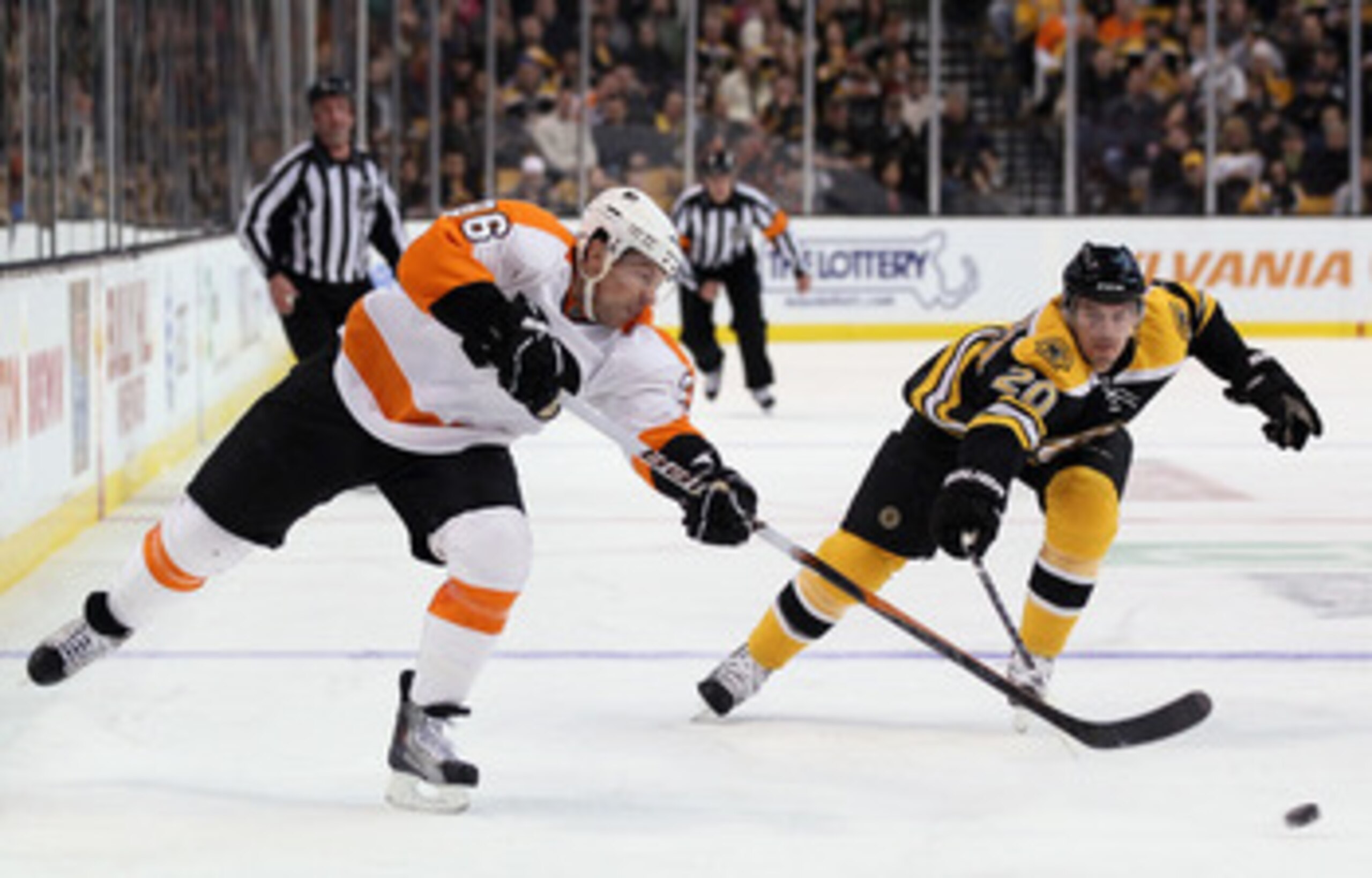 BOSTON, MA - JANUARY 13: Darroll Powe #36 of the Philadelphia Flyers takes a shto as Daniel Paille #20 of the Boston Bruins defends on January 13, 2011 at the TD Garden in Boston, Massachusetts. (Photo by Elsa/Getty Images) BOSTON, MA - JANUARY 13: Darroll Powe #36 of the Philadelphia Flyers takes a shto as Daniel Paille #20 of the Boston Bruins defends on January 13, 2011 at the TD Garden in Boston, Massachusetts. (Photo by Elsa/Getty Images)