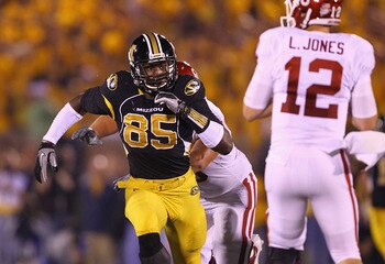 COLUMBIA, MO - OCTOBER 23: Aldon Smith #85 of the Missouri Tigers in action against the Oklahoma Sooners at Faurot Field/Memorial Stadium on October 23, 2010 in Columbia, Missouri.  The Tigers beat the Sooners 36-27.  (Photo by Dilip Vishwanat/Getty Image