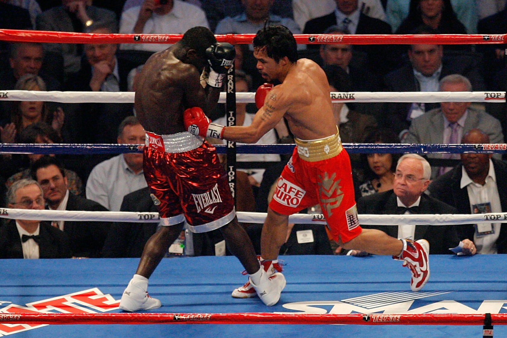 ARLINGTON, TX - MARCH 13:  (R-L) Manny Pacquiao of the Philippines throws a left to the body of Joshua Clottey of Ghana during the WBO welterweight title fight at Cowboys Stadium on March 13, 2010 in Arlington, Texas. Pacquiao defeated Clottey by unanimou