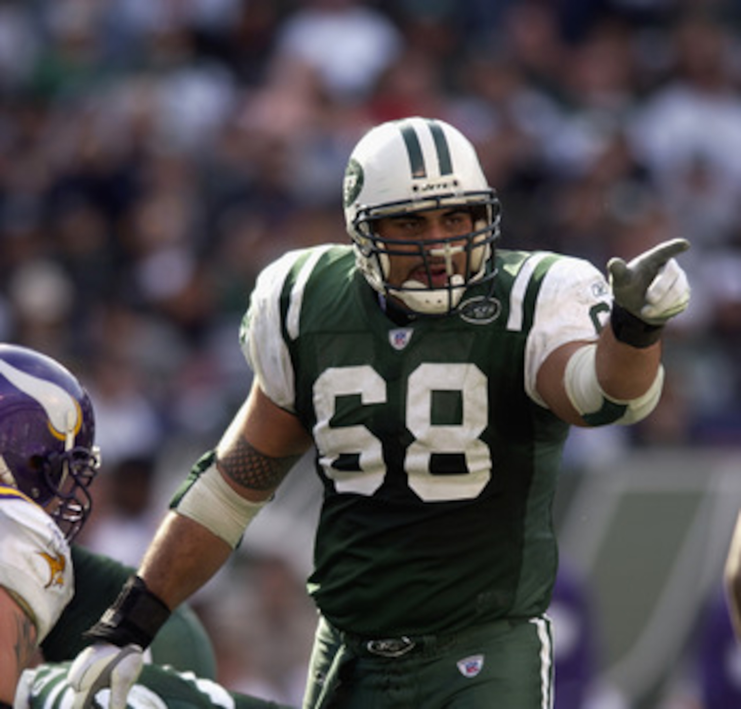 EAST RUTHERFORD, NJ- OCTOBER 20:  Center Kevin Mawae #68 of the New York Jets on the gives directions before the snap during the NFL game against the Minnesota Vikings on October 20, 2002 at Giants Stadium in East Rutherford, New Jersey.  The Jets defeate