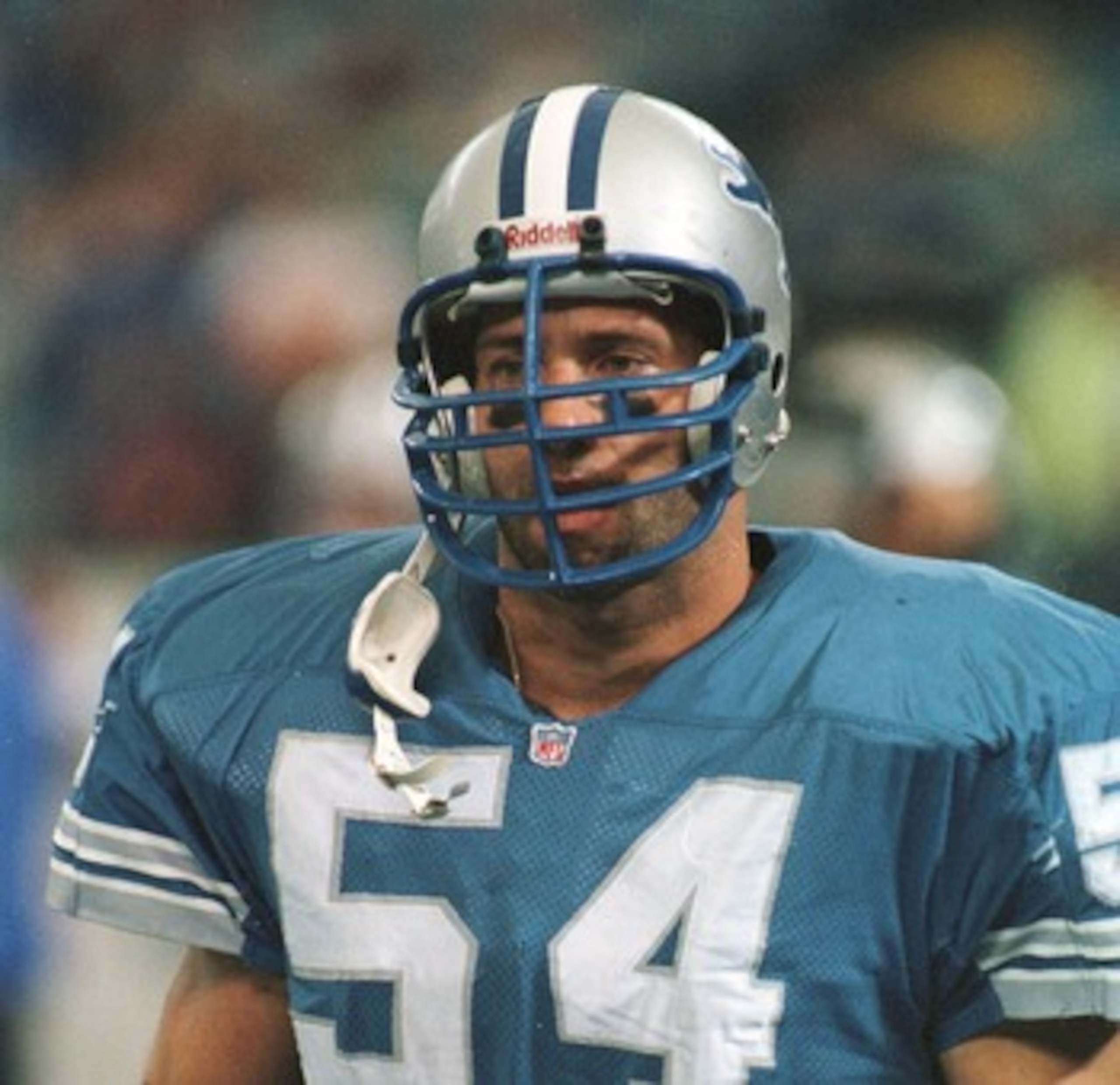 8 Oct 1995:  Linebacker Chris Spielman of the Detroit Lions jogs off the field during the Lions 38-20 victory over the Cleveland Browns at the Pontiac Silverdome in Detroit, Michigan.   Mandatory Credit: Brian Bahr/ALLSPORT